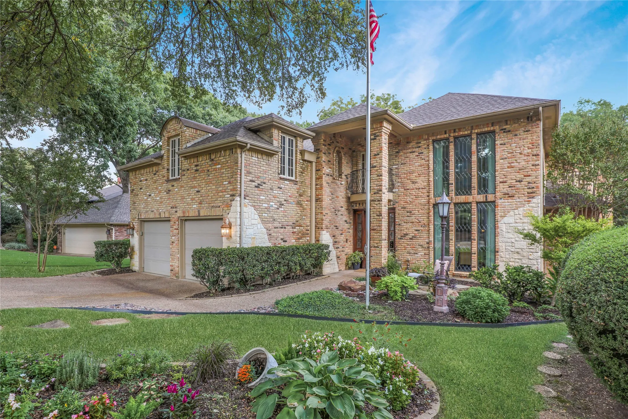 Single Family Residence For Sale in Collin County , 1814 Lakeshore Court, Mc Kinney, Texas 75072, 4 Bedroom, 4 Bathroom, 2 Garage spaces, 4,155 Sqft, built in 1986, mls#21360381, Real Estate Agent in Mc Kinney, Homes For Sale in Collin county, Homes For Sale in Mc Kinney, Realtor in Mc Kinney Texas, Real Estate Brokerage Independent Realty Texas, Luminita Cordes Realtor