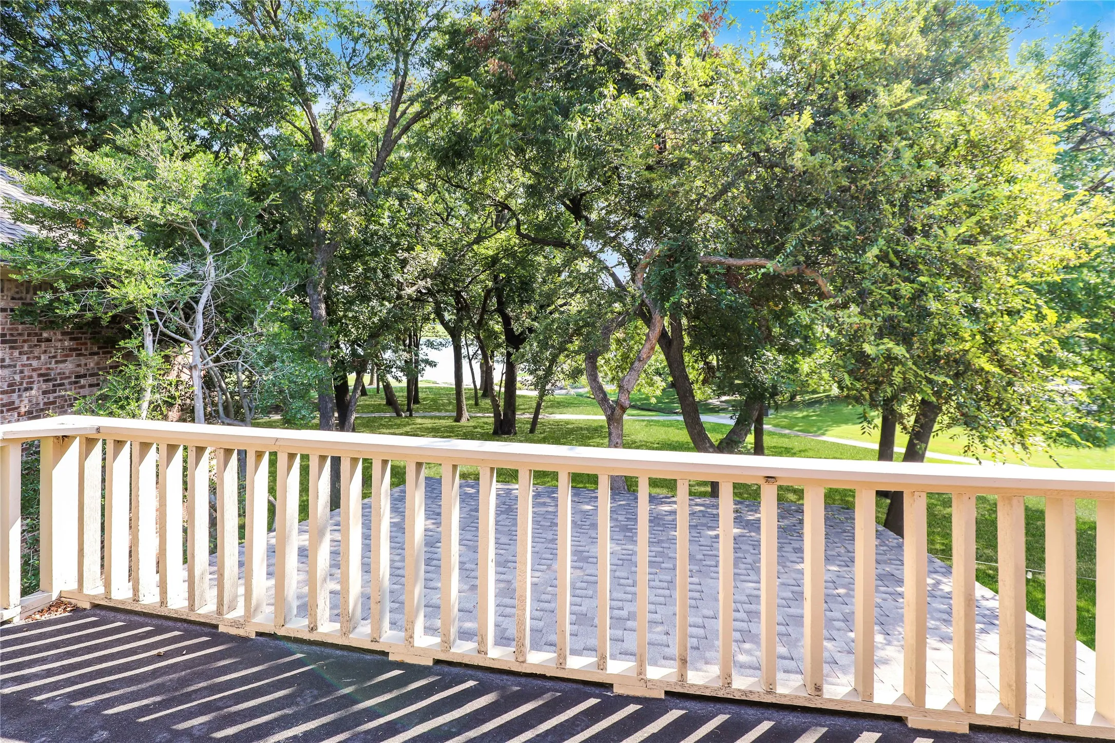 Single Family Residence For Sale in Collin County , 1814 Lakeshore Court, Mc Kinney, Texas 75072, 4 Bedroom, 4 Bathroom, 2 Garage spaces, 4,155 Sqft, built in 1986, mls#21360381, Real Estate Agent in Mc Kinney, Homes For Sale in Collin county, Homes For Sale in Mc Kinney, Realtor in Mc Kinney Texas, Real Estate Brokerage Independent Realty Texas, Luminita Cordes Realtor