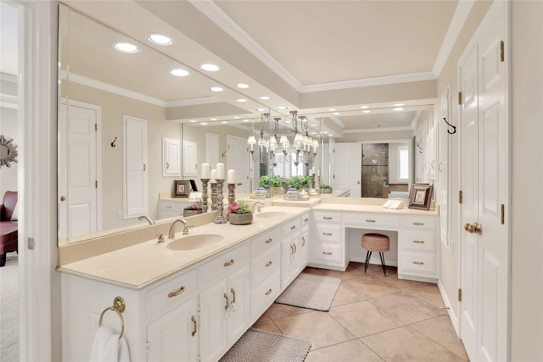 Single Family Residence For Sale in Collin County , 1814 Lakeshore Court, Mc Kinney, Texas 75072, 4 Bedroom, 4 Bathroom, 2 Garage spaces, 4,155 Sqft, built in 1986, mls#21360381, Real Estate Agent in Mc Kinney, Homes For Sale in Collin county, Homes For Sale in Mc Kinney, Realtor in Mc Kinney Texas, Real Estate Brokerage Independent Realty Texas, Luminita Cordes Realtor