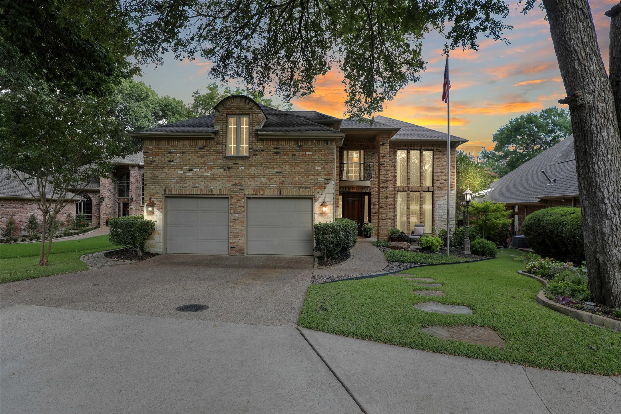 Single Family Residence For Sale in Collin County , 1814 Lakeshore Court, Mc Kinney, Texas 75072, 4 Bedroom, 4 Bathroom, 2 Garage spaces, 4,155 Sqft, built in 1986, mls#21360381, Real Estate Agent in Mc Kinney, Homes For Sale in Collin county, Homes For Sale in Mc Kinney, Realtor in Mc Kinney Texas, Real Estate Brokerage Independent Realty Texas, Luminita Cordes Realtor
