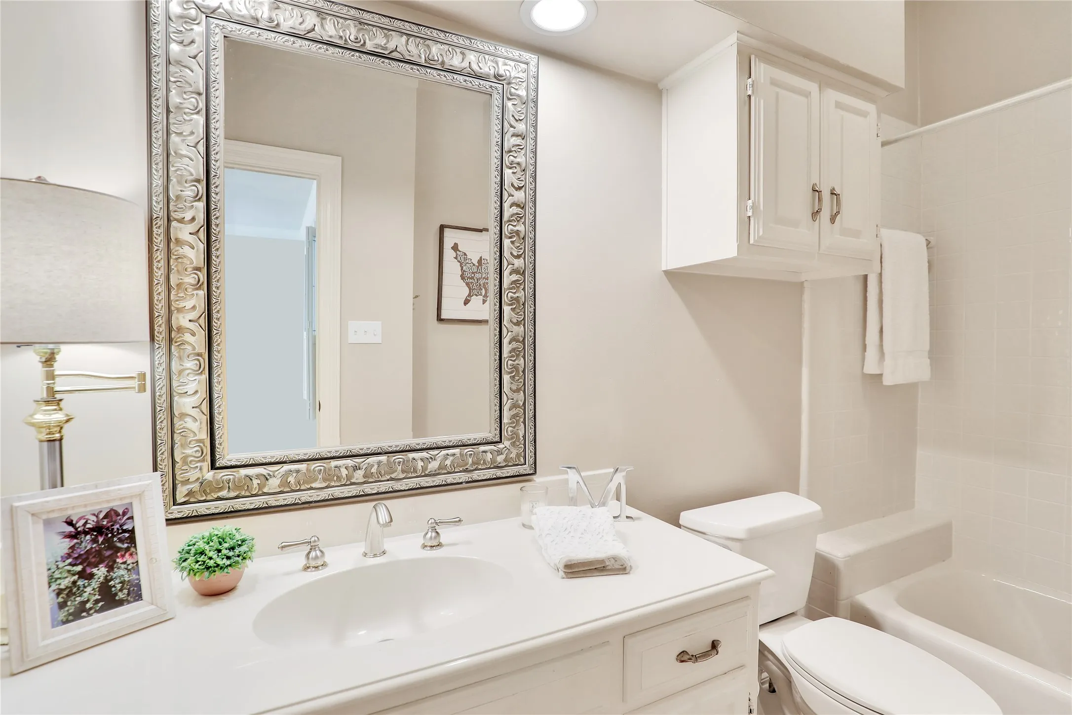 Single Family Residence For Sale in Collin County , 1814 Lakeshore Court, Mc Kinney, Texas 75072, 4 Bedroom, 4 Bathroom, 2 Garage spaces, 4,155 Sqft, built in 1986, mls#21360381, Real Estate Agent in Mc Kinney, Homes For Sale in Collin county, Homes For Sale in Mc Kinney, Realtor in Mc Kinney Texas, Real Estate Brokerage Independent Realty Texas, Luminita Cordes Realtor