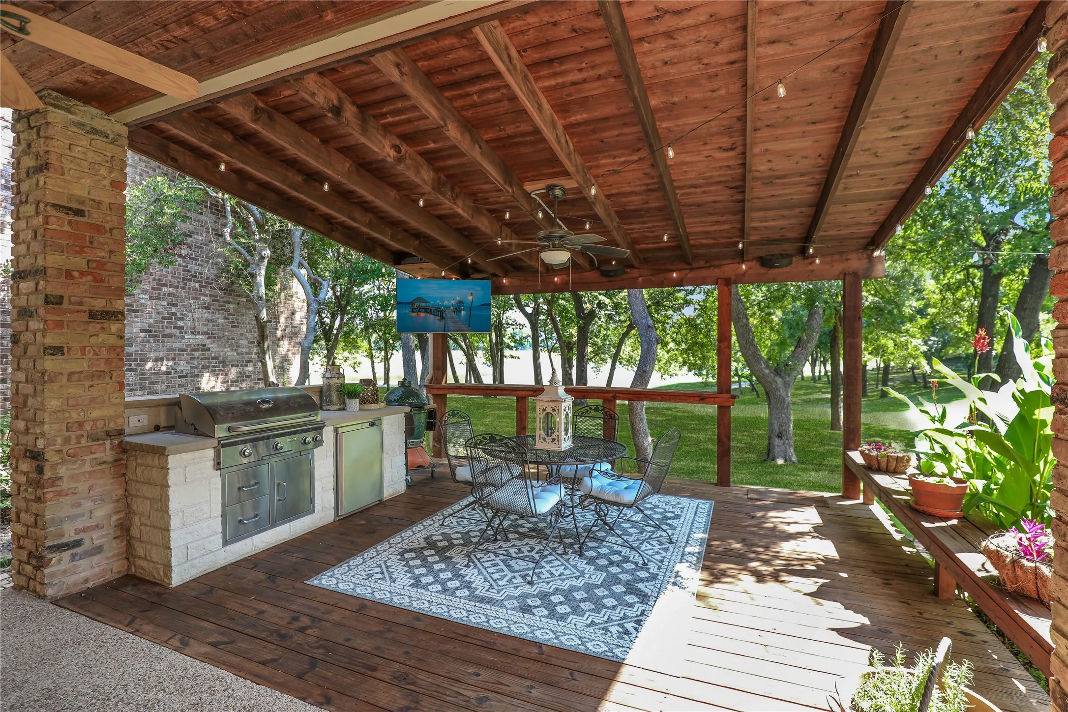 Single Family Residence For Sale in Collin County , 1814 Lakeshore Court, Mc Kinney, Texas 75072, 4 Bedroom, 4 Bathroom, 2 Garage spaces, 4,155 Sqft, built in 1986, mls#21360381, Real Estate Agent in Mc Kinney, Homes For Sale in Collin county, Homes For Sale in Mc Kinney, Realtor in Mc Kinney Texas, Real Estate Brokerage Independent Realty Texas, Luminita Cordes Realtor