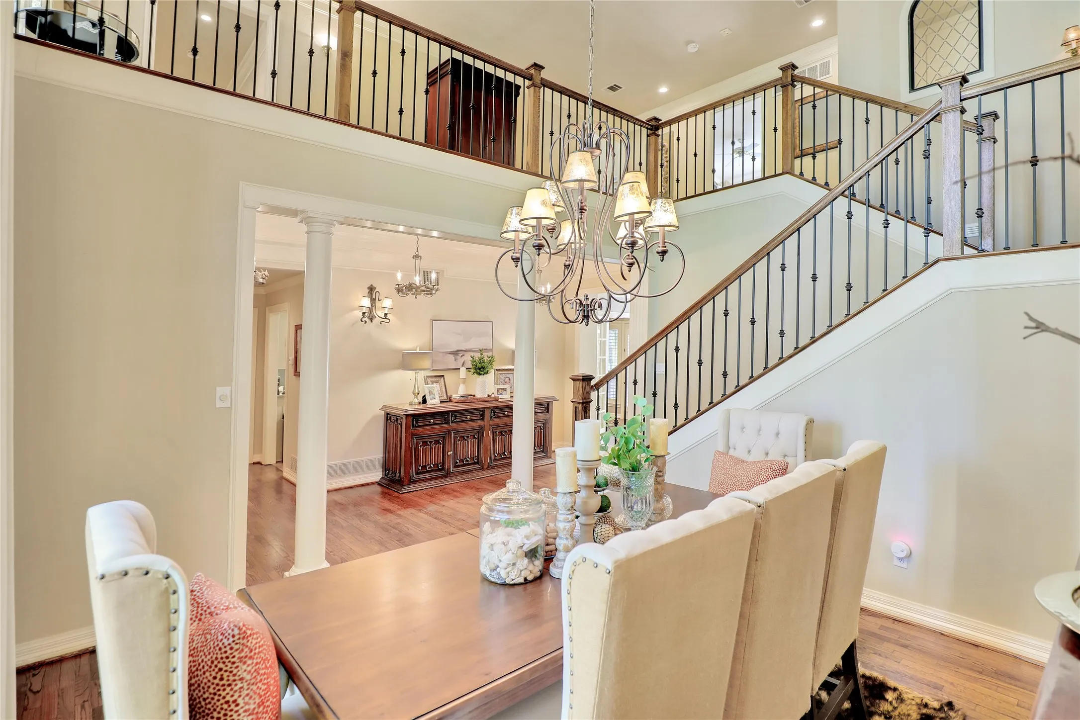 Single Family Residence For Sale in Collin County , 1814 Lakeshore Court, Mc Kinney, Texas 75072, 4 Bedroom, 4 Bathroom, 2 Garage spaces, 4,155 Sqft, built in 1986, mls#21360381, Real Estate Agent in Mc Kinney, Homes For Sale in Collin county, Homes For Sale in Mc Kinney, Realtor in Mc Kinney Texas, Real Estate Brokerage Independent Realty Texas, Luminita Cordes Realtor