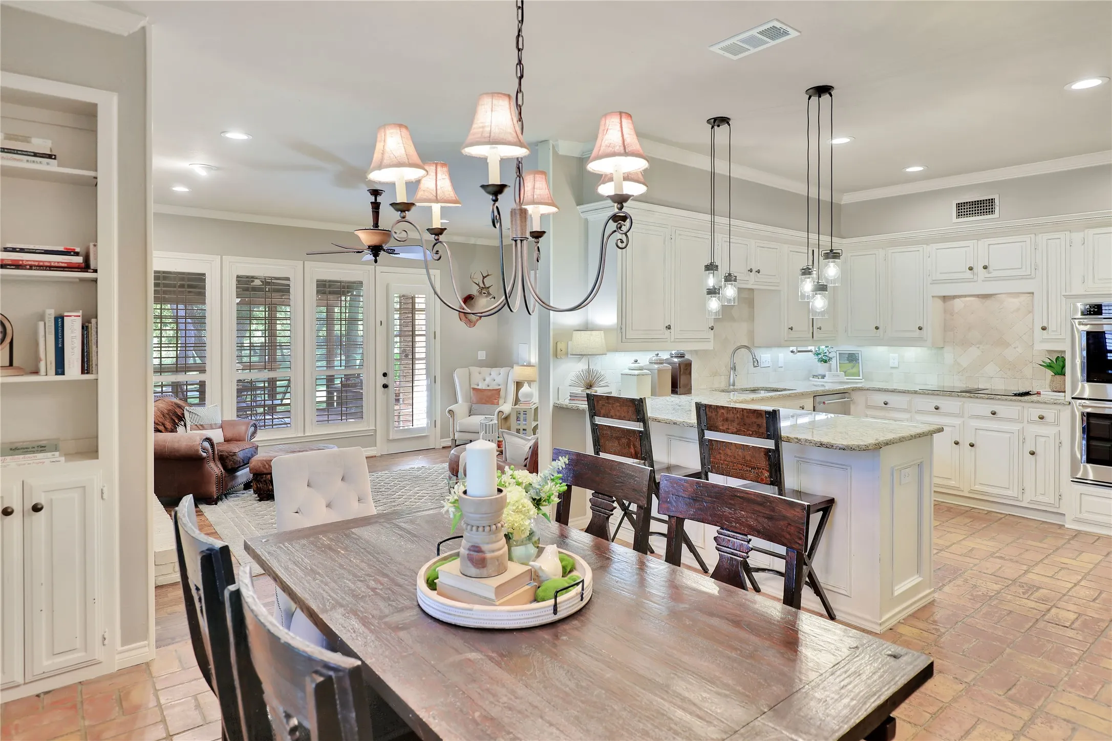 Single Family Residence For Sale in Collin County , 1814 Lakeshore Court, Mc Kinney, Texas 75072, 4 Bedroom, 4 Bathroom, 2 Garage spaces, 4,155 Sqft, built in 1986, mls#21360381, Real Estate Agent in Mc Kinney, Homes For Sale in Collin county, Homes For Sale in Mc Kinney, Realtor in Mc Kinney Texas, Real Estate Brokerage Independent Realty Texas, Luminita Cordes Realtor