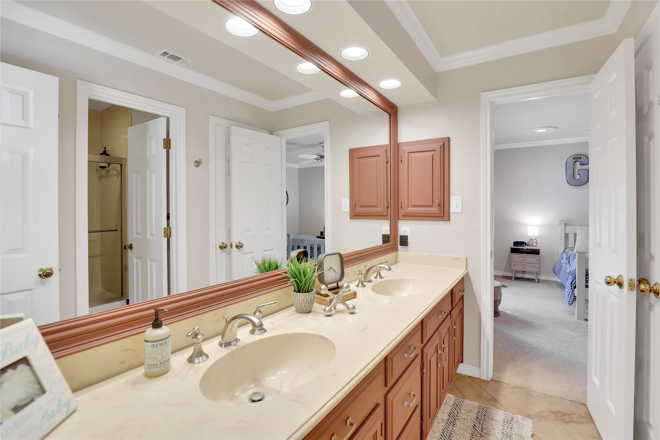 Single Family Residence For Sale in Collin County , 1814 Lakeshore Court, Mc Kinney, Texas 75072, 4 Bedroom, 4 Bathroom, 2 Garage spaces, 4,155 Sqft, built in 1986, mls#21360381, Real Estate Agent in Mc Kinney, Homes For Sale in Collin county, Homes For Sale in Mc Kinney, Realtor in Mc Kinney Texas, Real Estate Brokerage Independent Realty Texas, Luminita Cordes Realtor