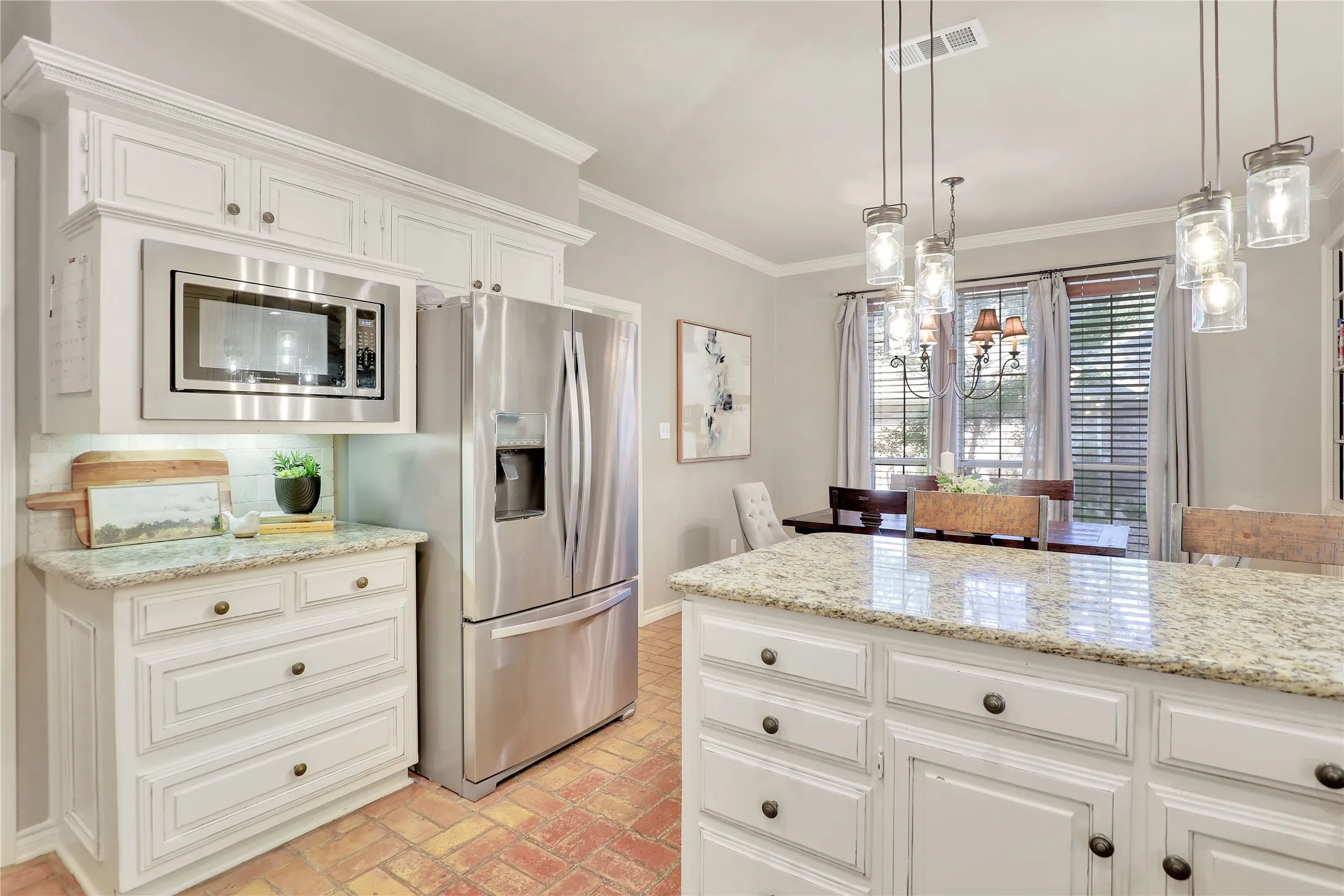 Single Family Residence For Sale in Collin County , 1814 Lakeshore Court, Mc Kinney, Texas 75072, 4 Bedroom, 4 Bathroom, 2 Garage spaces, 4,155 Sqft, built in 1986, mls#21360381, Real Estate Agent in Mc Kinney, Homes For Sale in Collin county, Homes For Sale in Mc Kinney, Realtor in Mc Kinney Texas, Real Estate Brokerage Independent Realty Texas, Luminita Cordes Realtor