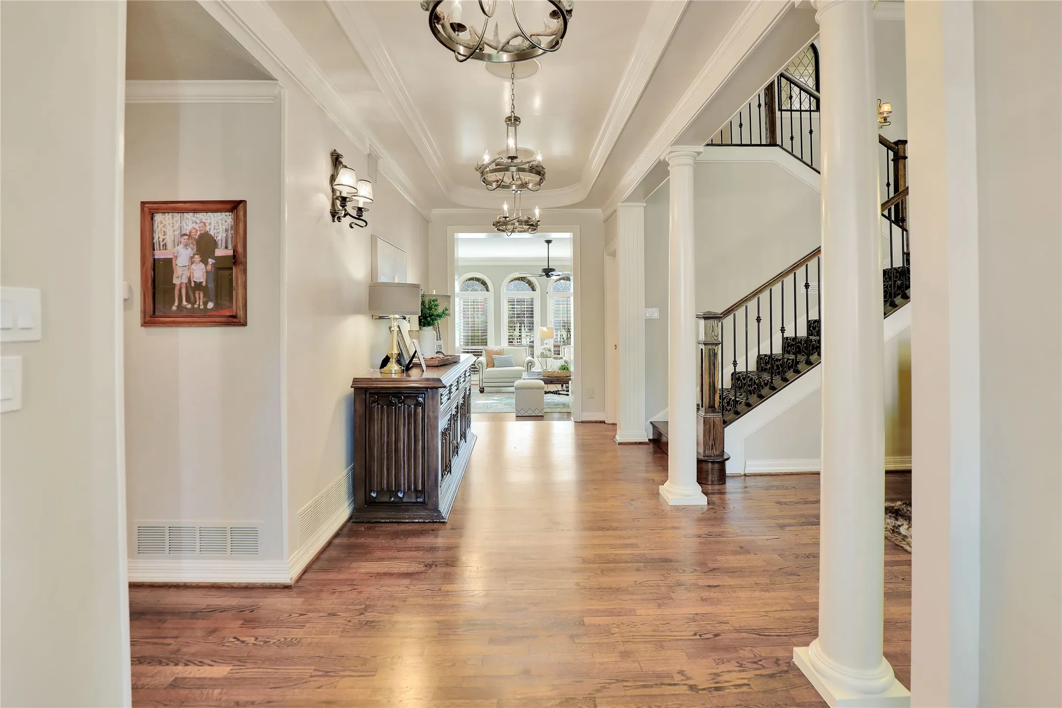 Single Family Residence For Sale in Collin County , 1814 Lakeshore Court, Mc Kinney, Texas 75072, 4 Bedroom, 4 Bathroom, 2 Garage spaces, 4,155 Sqft, built in 1986, mls#21360381, Real Estate Agent in Mc Kinney, Homes For Sale in Collin county, Homes For Sale in Mc Kinney, Realtor in Mc Kinney Texas, Real Estate Brokerage Independent Realty Texas, Luminita Cordes Realtor