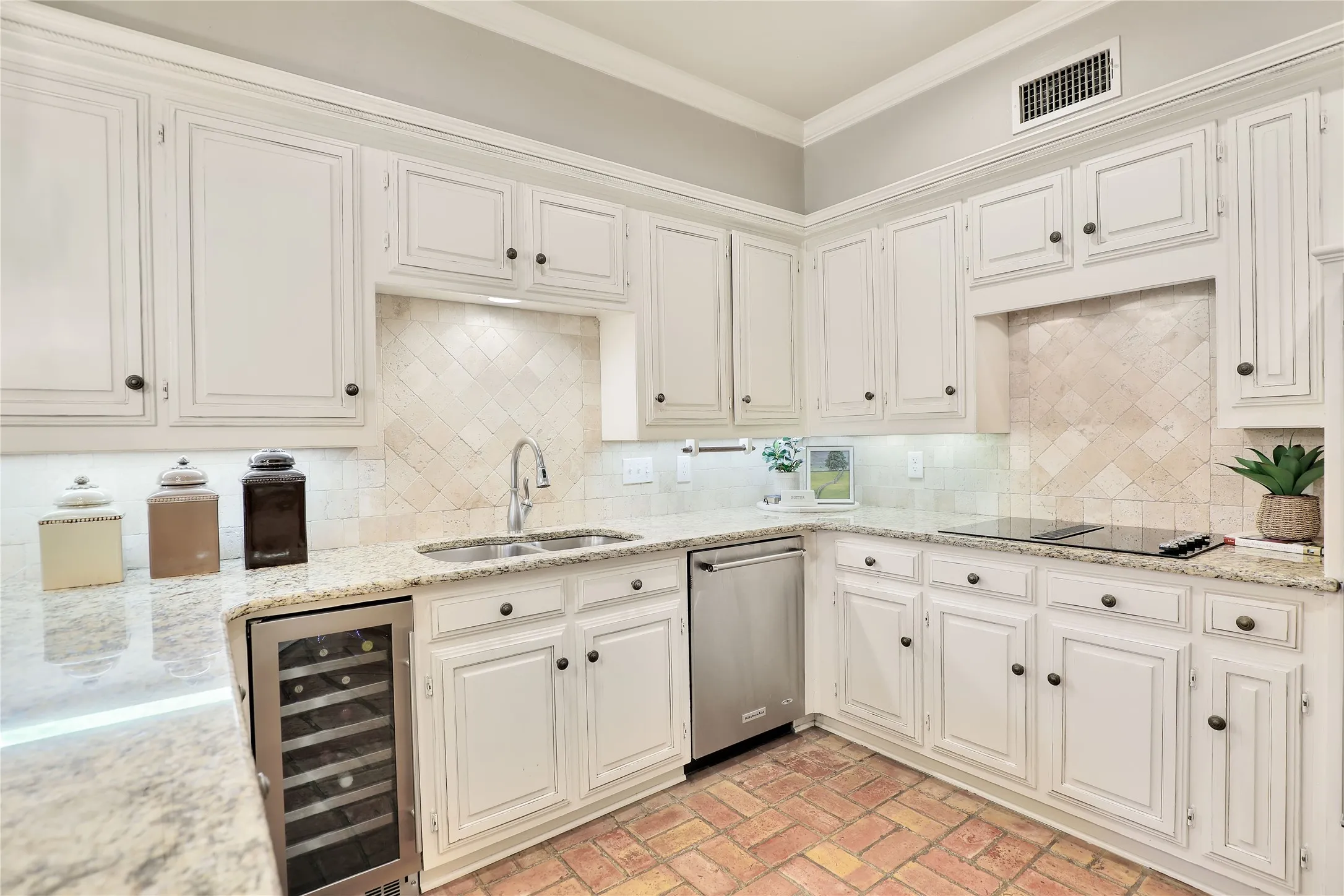 Single Family Residence For Sale in Collin County , 1814 Lakeshore Court, Mc Kinney, Texas 75072, 4 Bedroom, 4 Bathroom, 2 Garage spaces, 4,155 Sqft, built in 1986, mls#21360381, Real Estate Agent in Mc Kinney, Homes For Sale in Collin county, Homes For Sale in Mc Kinney, Realtor in Mc Kinney Texas, Real Estate Brokerage Independent Realty Texas, Luminita Cordes Realtor