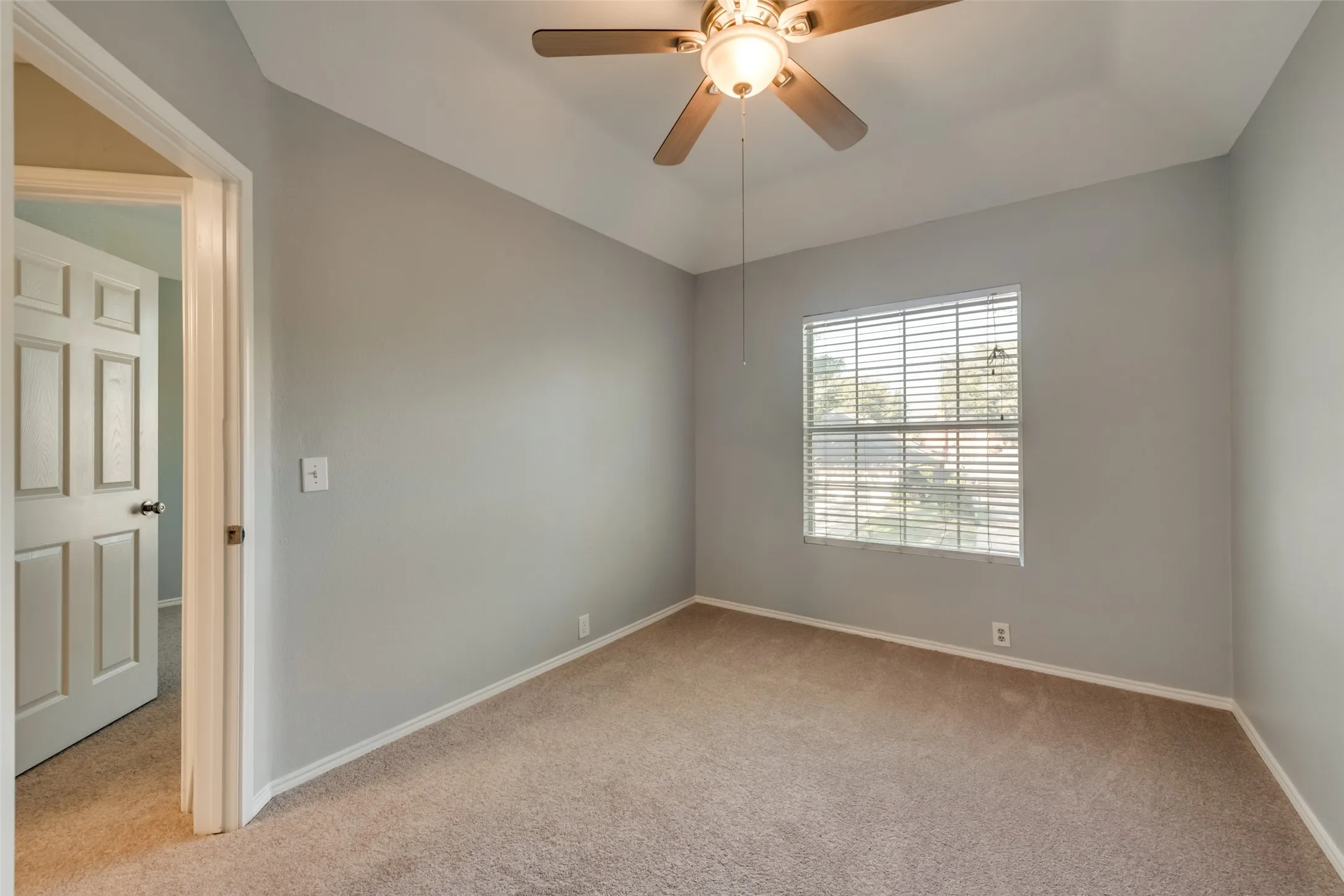 Single Family Residence For Rent in Denton County , 1869 Meyerwood Lane N, Flower Mound, Texas 75028, 4 Bedroom, 3 Bathroom, 2 Garage spaces, 2,049 Sqft, built in 1993, mls#21366524, Real Estate Agent in Flower Mound, Homes For Rent in Denton county, Homes For Rent in Flower Mound, Realtor in Flower Mound Texas, Real Estate Brokerage Independent Realty Texas, Luminita Cordes Realtor