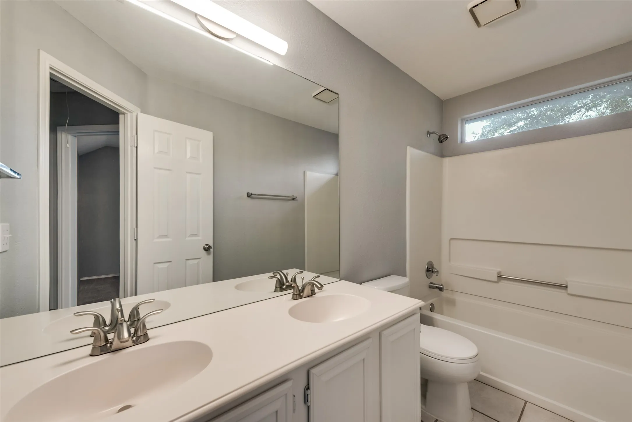 Single Family Residence For Rent in Denton County , 1869 Meyerwood Lane N, Flower Mound, Texas 75028, 4 Bedroom, 3 Bathroom, 2 Garage spaces, 2,049 Sqft, built in 1993, mls#21366524, Real Estate Agent in Flower Mound, Homes For Rent in Denton county, Homes For Rent in Flower Mound, Realtor in Flower Mound Texas, Real Estate Brokerage Independent Realty Texas, Luminita Cordes Realtor
