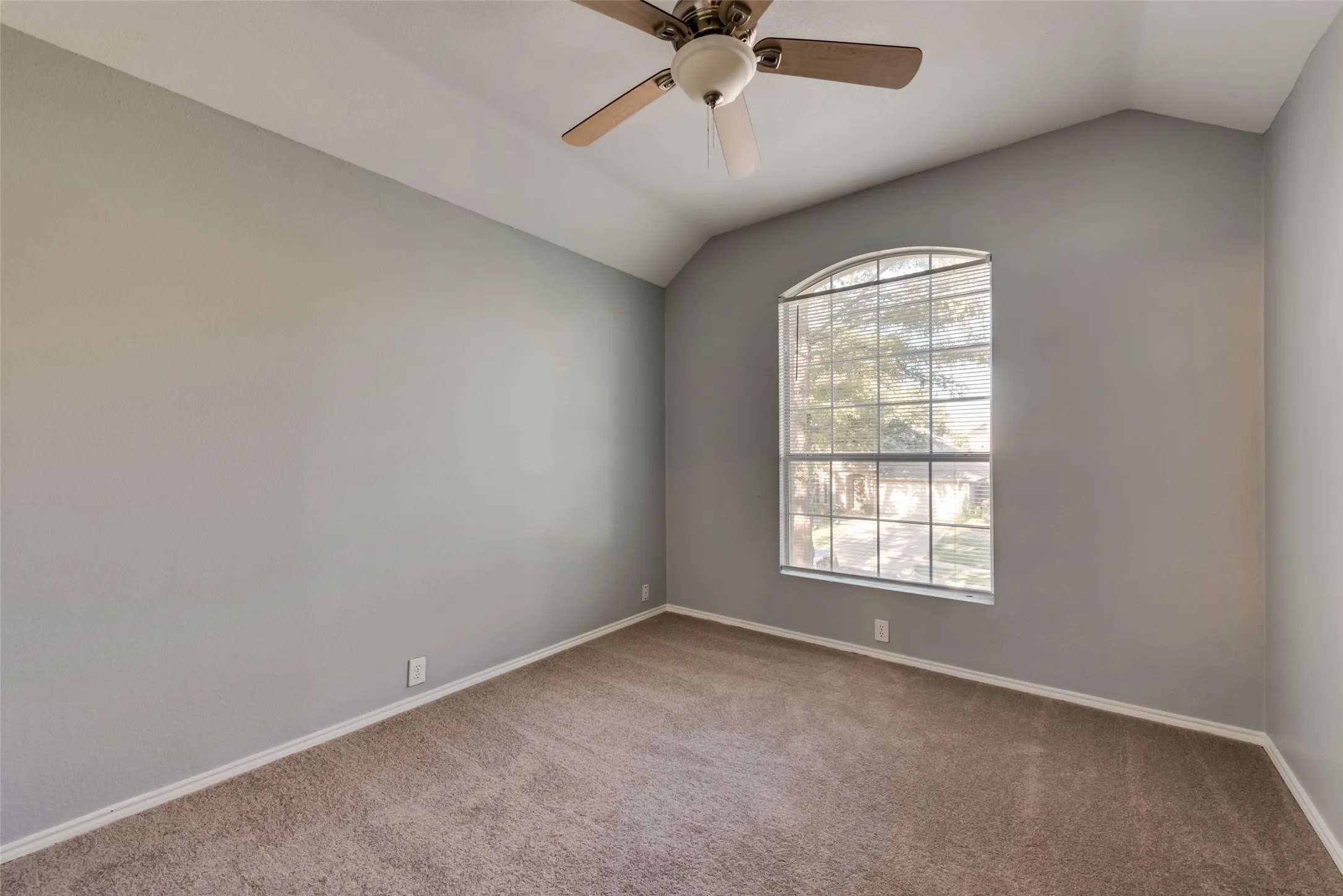 Single Family Residence For Rent in Denton County , 1869 Meyerwood Lane N, Flower Mound, Texas 75028, 4 Bedroom, 3 Bathroom, 2 Garage spaces, 2,049 Sqft, built in 1993, mls#21366524, Real Estate Agent in Flower Mound, Homes For Rent in Denton county, Homes For Rent in Flower Mound, Realtor in Flower Mound Texas, Real Estate Brokerage Independent Realty Texas, Luminita Cordes Realtor