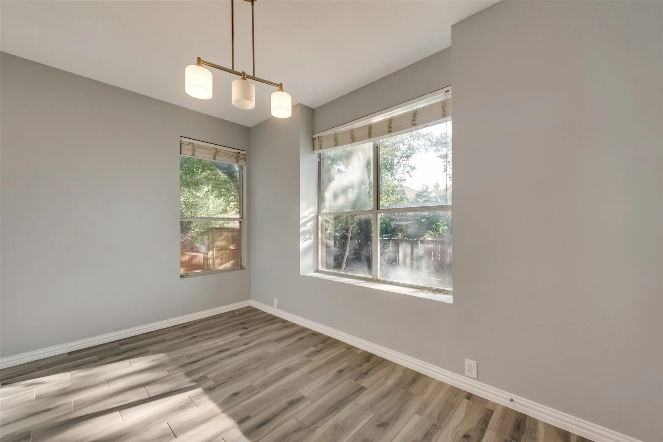 Single Family Residence For Rent in Denton County , 1869 Meyerwood Lane N, Flower Mound, Texas 75028, 4 Bedroom, 3 Bathroom, 2 Garage spaces, 2,049 Sqft, built in 1993, mls#21366524, Real Estate Agent in Flower Mound, Homes For Rent in Denton county, Homes For Rent in Flower Mound, Realtor in Flower Mound Texas, Real Estate Brokerage Independent Realty Texas, Luminita Cordes Realtor