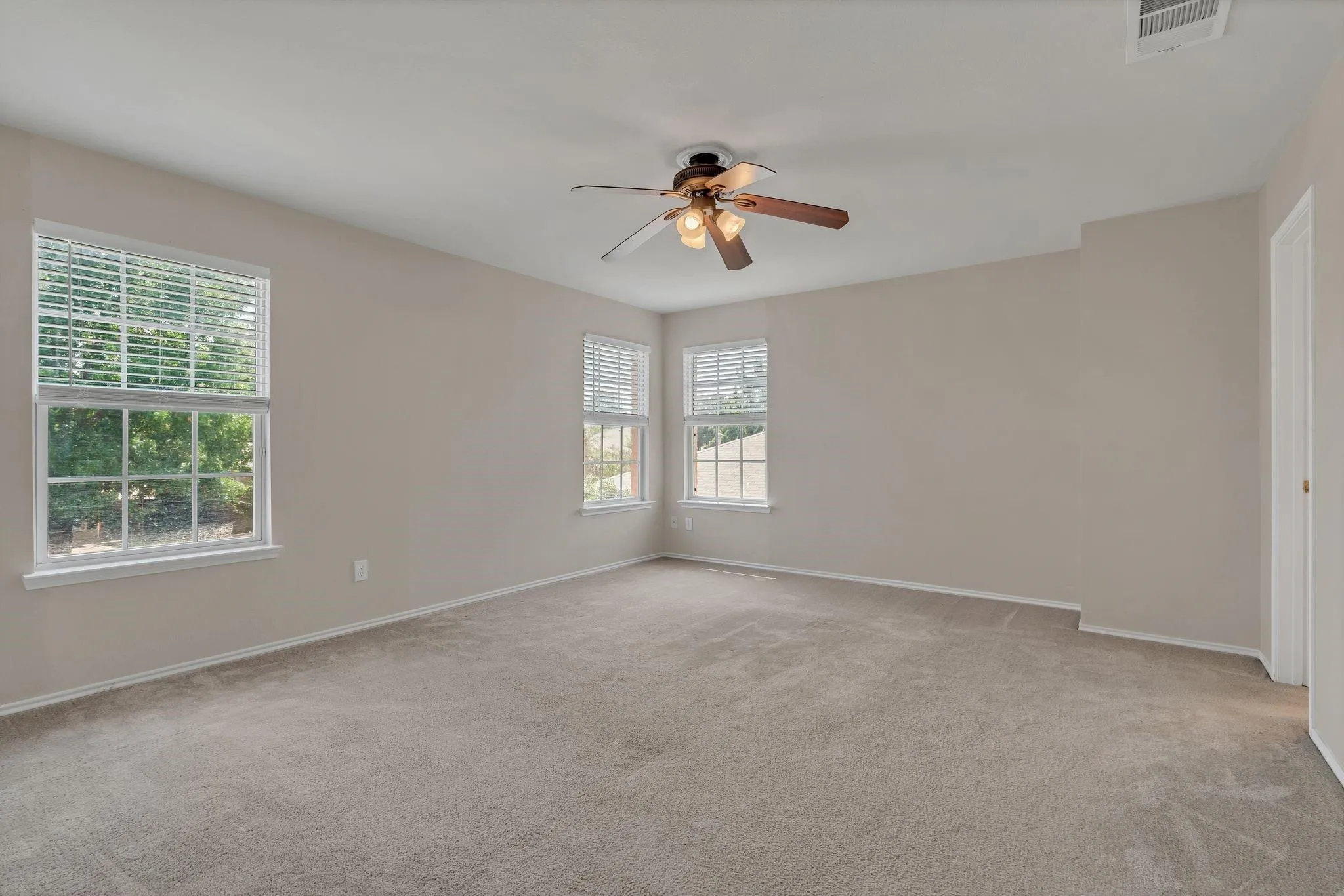 Single Family Residence For Sale in Collin County , 12441 Peak Circle, Frisco, Texas 75035, 4 Bedroom, 3 Bathroom, 2 Garage spaces, 2,434 Sqft, built in 2005, mls#21367232, Real Estate Agent in Frisco, Homes For Sale in Collin county, Homes For Sale in Frisco, Realtor in Frisco Texas, Real Estate Brokerage Independent Realty Texas, Luminita Cordes Realtor