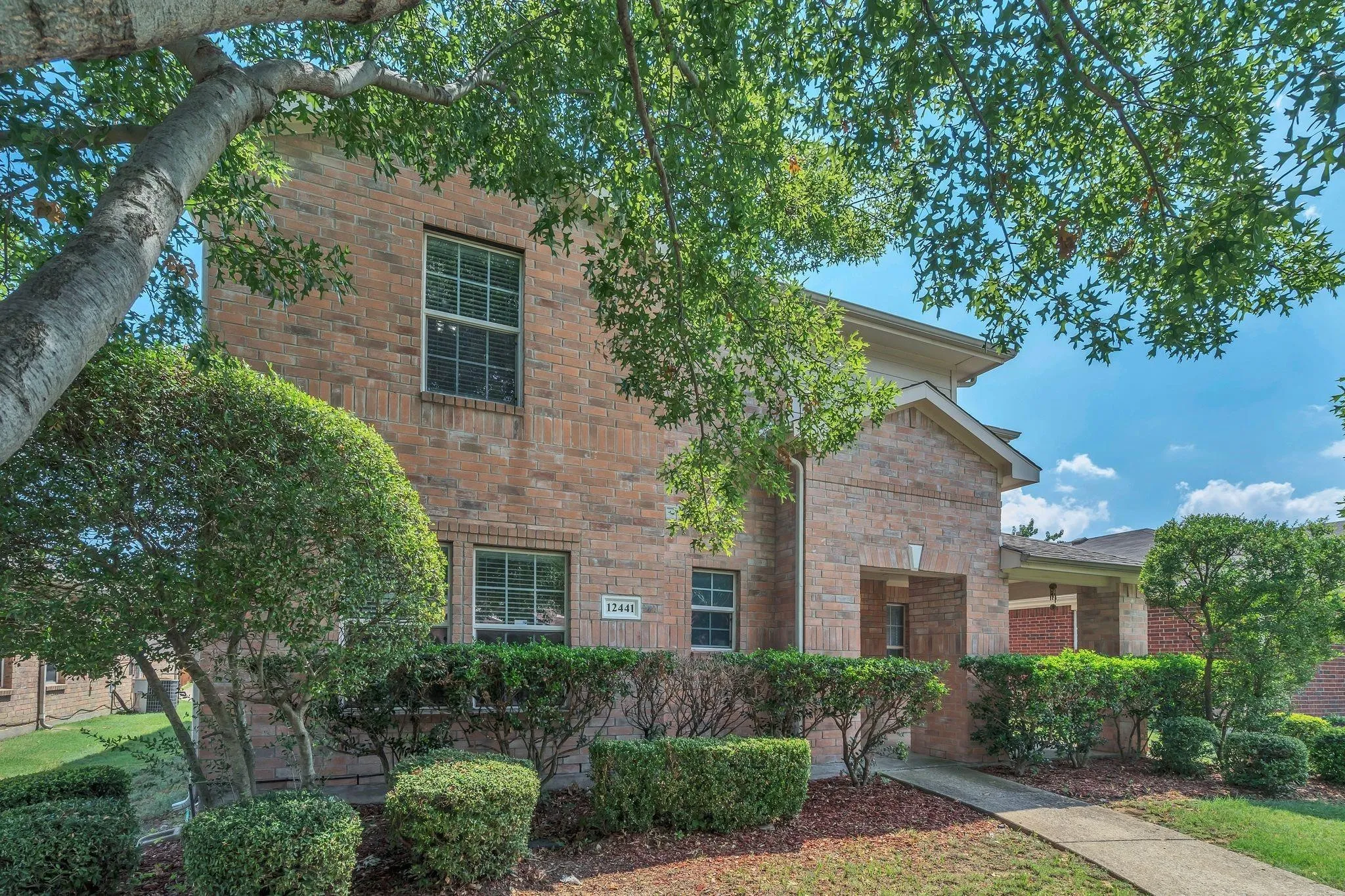 Single Family Residence For Sale in Collin County , 12441 Peak Circle, Frisco, Texas 75035, 4 Bedroom, 3 Bathroom, 2 Garage spaces, 2,434 Sqft, built in 2005, mls#21367232, Real Estate Agent in Frisco, Homes For Sale in Collin county, Homes For Sale in Frisco, Realtor in Frisco Texas, Real Estate Brokerage Independent Realty Texas, Luminita Cordes Realtor