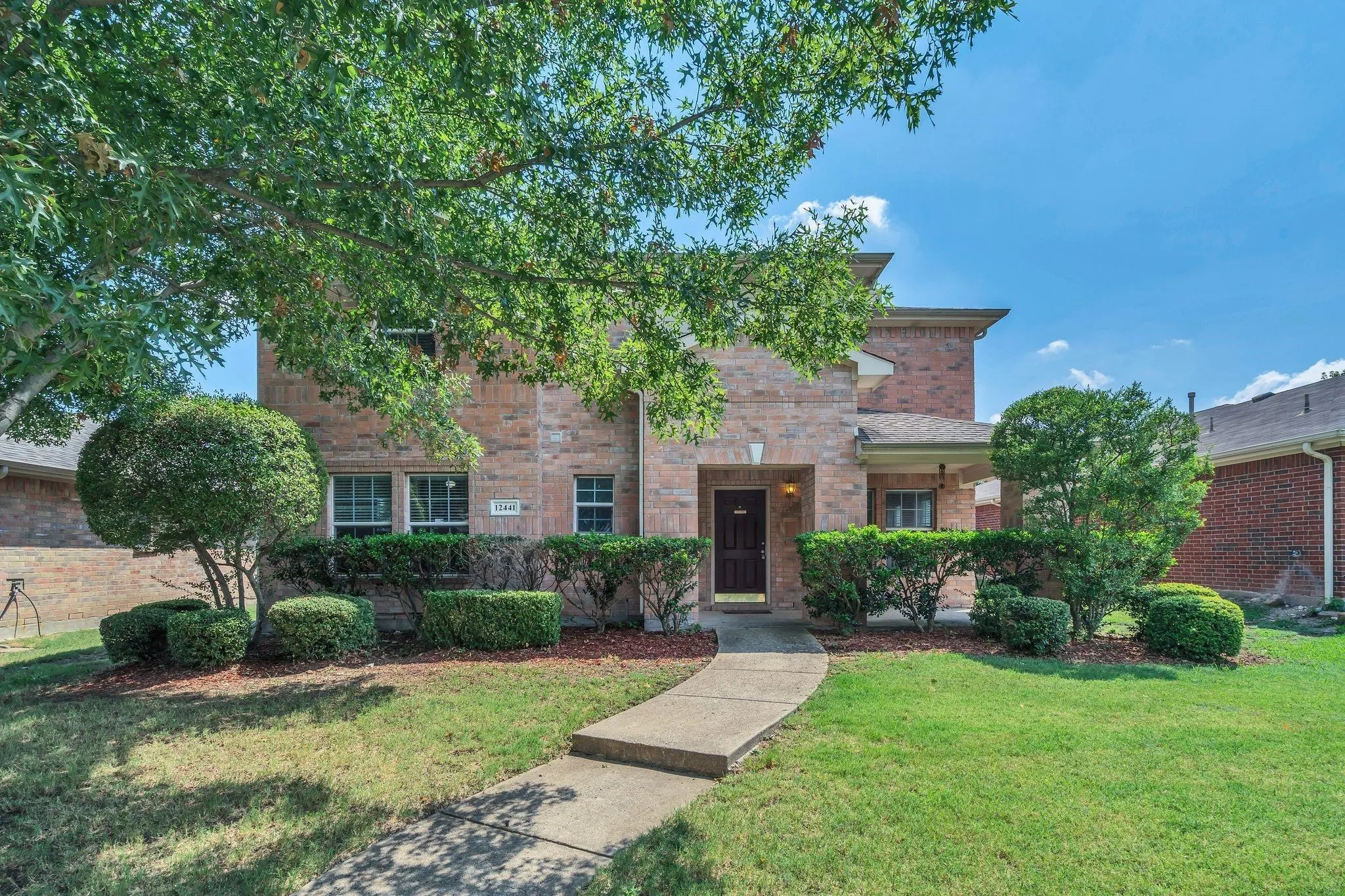Single Family Residence For Sale in Collin County , 12441 Peak Circle, Frisco, Texas 75035, 4 Bedroom, 3 Bathroom, 2 Garage spaces, 2,434 Sqft, built in 2005, mls#21367232, Real Estate Agent in Frisco, Homes For Sale in Collin county, Homes For Sale in Frisco, Realtor in Frisco Texas, Real Estate Brokerage Independent Realty Texas, Luminita Cordes Realtor