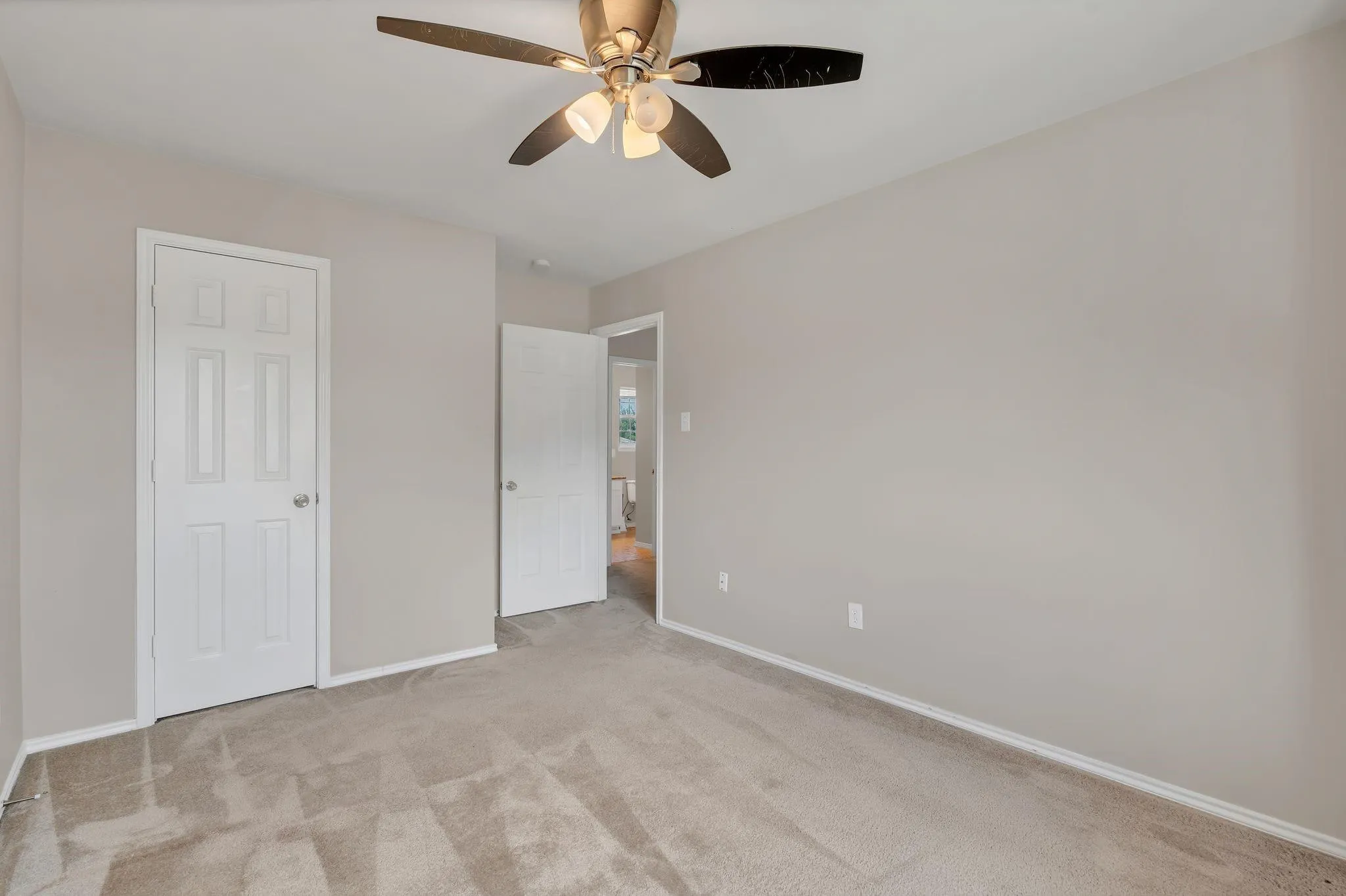 Single Family Residence For Sale in Collin County , 12441 Peak Circle, Frisco, Texas 75035, 4 Bedroom, 3 Bathroom, 2 Garage spaces, 2,434 Sqft, built in 2005, mls#21367232, Real Estate Agent in Frisco, Homes For Sale in Collin county, Homes For Sale in Frisco, Realtor in Frisco Texas, Real Estate Brokerage Independent Realty Texas, Luminita Cordes Realtor