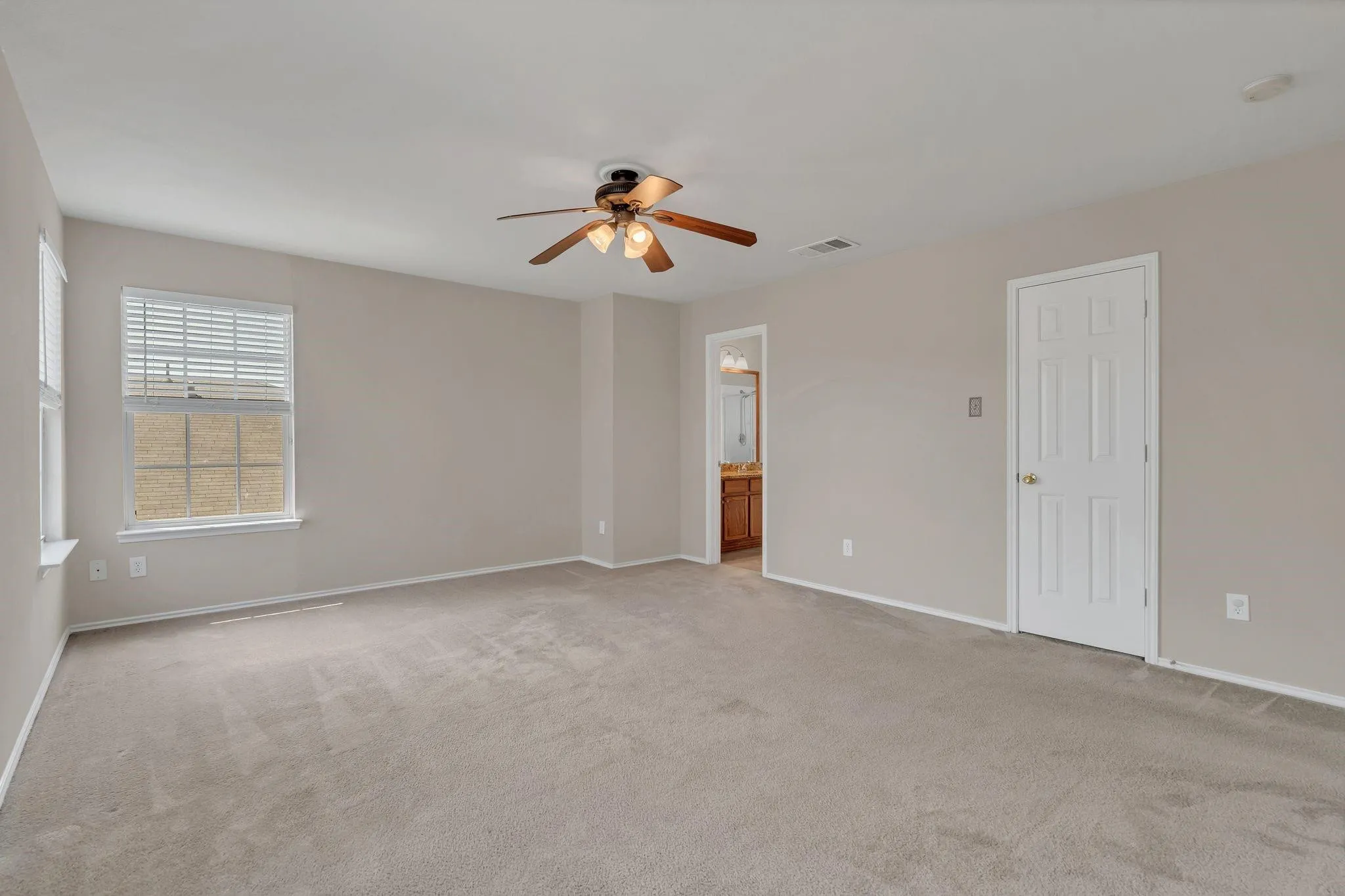 Single Family Residence For Sale in Collin County , 12441 Peak Circle, Frisco, Texas 75035, 4 Bedroom, 3 Bathroom, 2 Garage spaces, 2,434 Sqft, built in 2005, mls#21367232, Real Estate Agent in Frisco, Homes For Sale in Collin county, Homes For Sale in Frisco, Realtor in Frisco Texas, Real Estate Brokerage Independent Realty Texas, Luminita Cordes Realtor