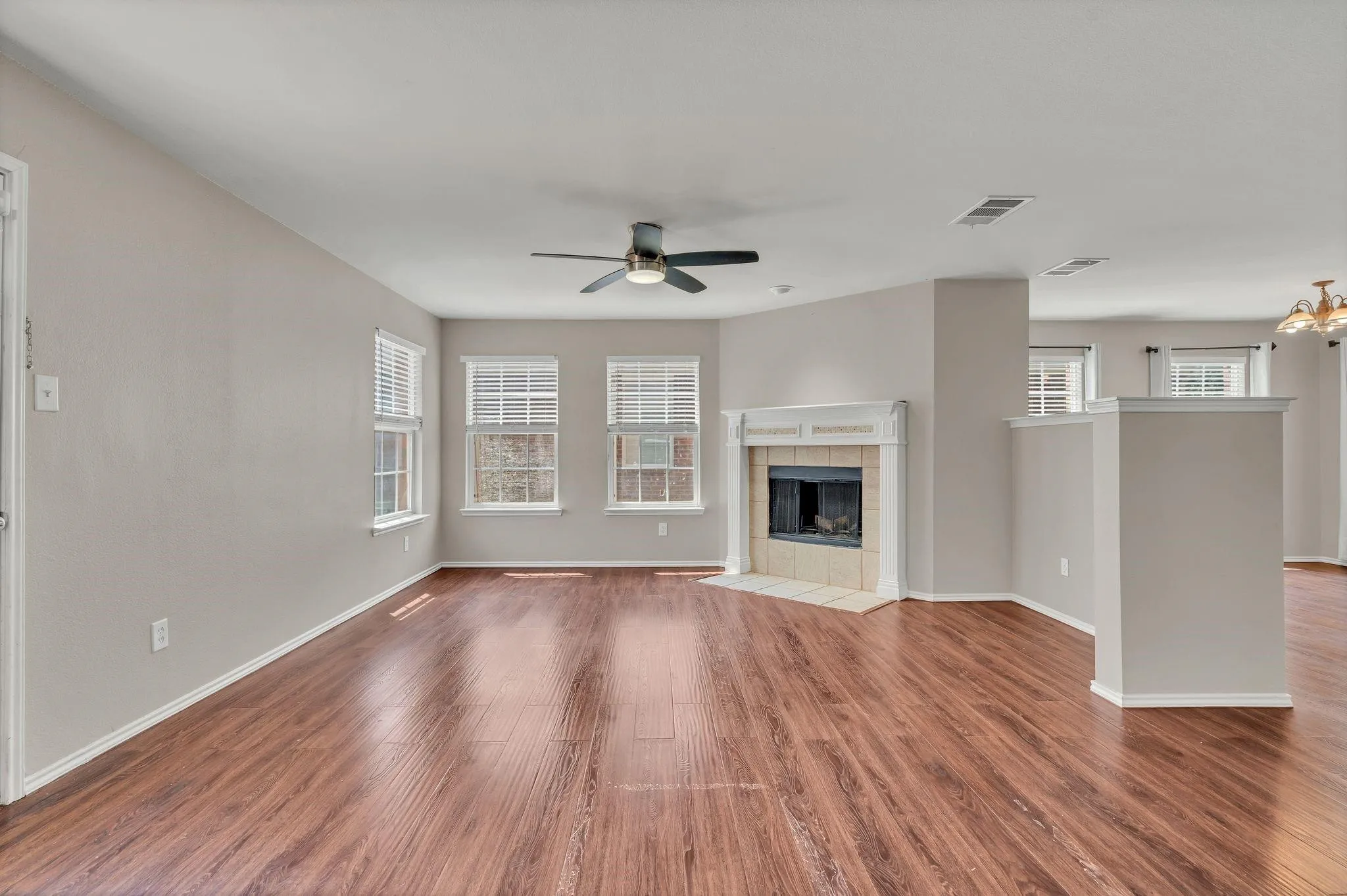 Single Family Residence For Sale in Collin County , 12441 Peak Circle, Frisco, Texas 75035, 4 Bedroom, 3 Bathroom, 2 Garage spaces, 2,434 Sqft, built in 2005, mls#21367232, Real Estate Agent in Frisco, Homes For Sale in Collin county, Homes For Sale in Frisco, Realtor in Frisco Texas, Real Estate Brokerage Independent Realty Texas, Luminita Cordes Realtor