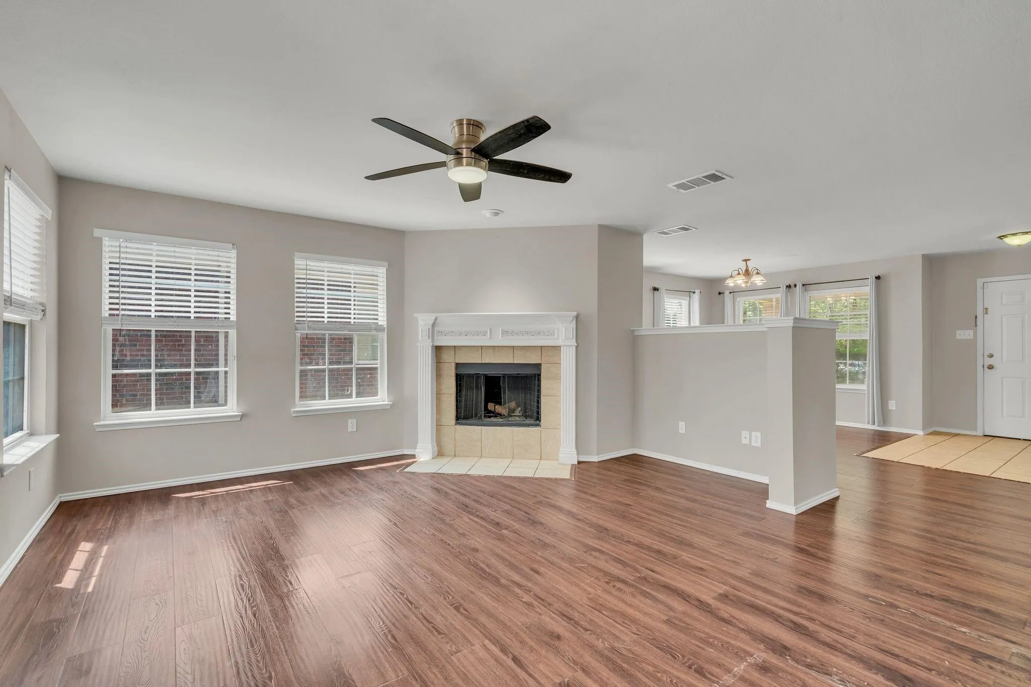 Single Family Residence For Sale in Collin County , 12441 Peak Circle, Frisco, Texas 75035, 4 Bedroom, 3 Bathroom, 2 Garage spaces, 2,434 Sqft, built in 2005, mls#21367232, Real Estate Agent in Frisco, Homes For Sale in Collin county, Homes For Sale in Frisco, Realtor in Frisco Texas, Real Estate Brokerage Independent Realty Texas, Luminita Cordes Realtor
