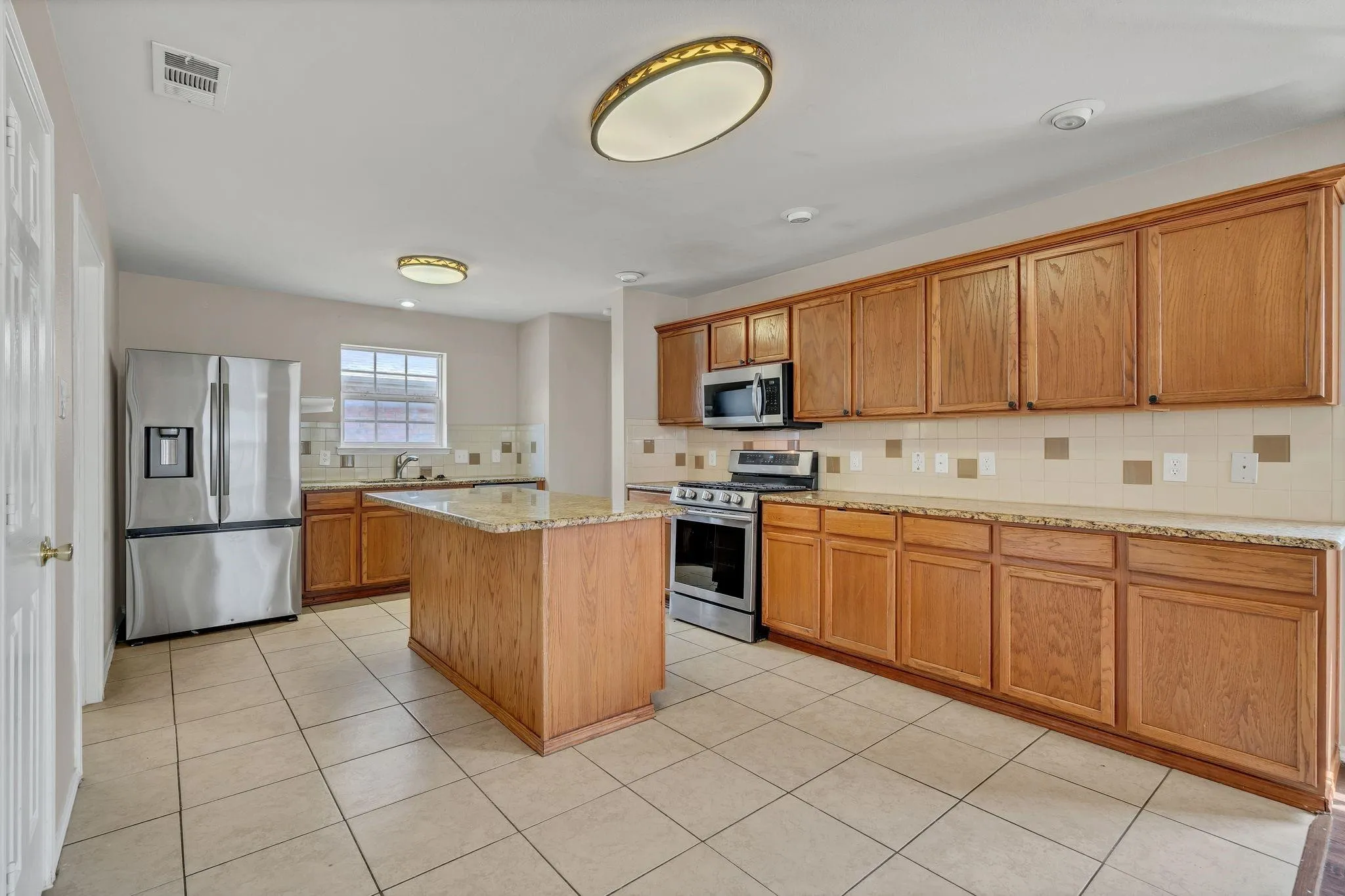 Single Family Residence For Sale in Collin County , 12441 Peak Circle, Frisco, Texas 75035, 4 Bedroom, 3 Bathroom, 2 Garage spaces, 2,434 Sqft, built in 2005, mls#21367232, Real Estate Agent in Frisco, Homes For Sale in Collin county, Homes For Sale in Frisco, Realtor in Frisco Texas, Real Estate Brokerage Independent Realty Texas, Luminita Cordes Realtor