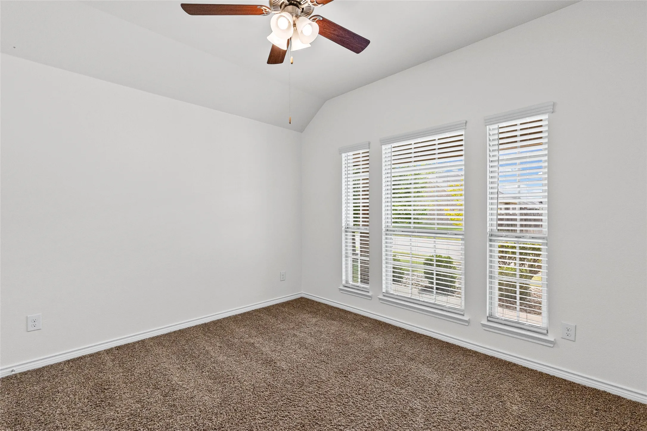 Single Family Residence For Sale in Hunt County , 228 Sunny Corner Road, Royse City, Texas 75189, 4 Bedroom, 2 Bathroom, 2 Garage spaces, 2,046 Sqft, built in 2018, mls#21366936, Real Estate Agent in Royse City, Homes For Sale in Hunt county, Homes For Sale in Royse City, Realtor in Royse City Texas, Real Estate Brokerage Independent Realty Texas, Luminita Cordes Realtor
