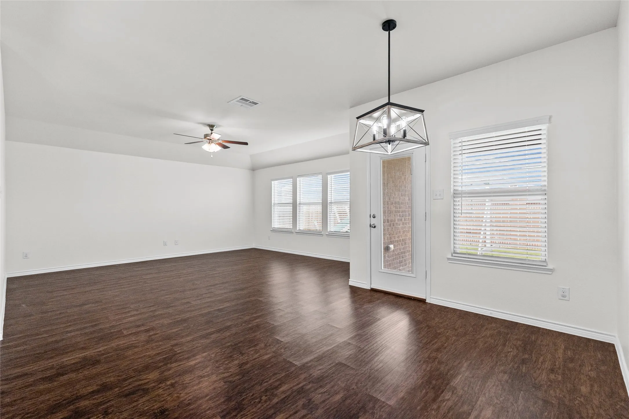 Single Family Residence For Sale in Hunt County , 228 Sunny Corner Road, Royse City, Texas 75189, 4 Bedroom, 2 Bathroom, 2 Garage spaces, 2,046 Sqft, built in 2018, mls#21366936, Real Estate Agent in Royse City, Homes For Sale in Hunt county, Homes For Sale in Royse City, Realtor in Royse City Texas, Real Estate Brokerage Independent Realty Texas, Luminita Cordes Realtor