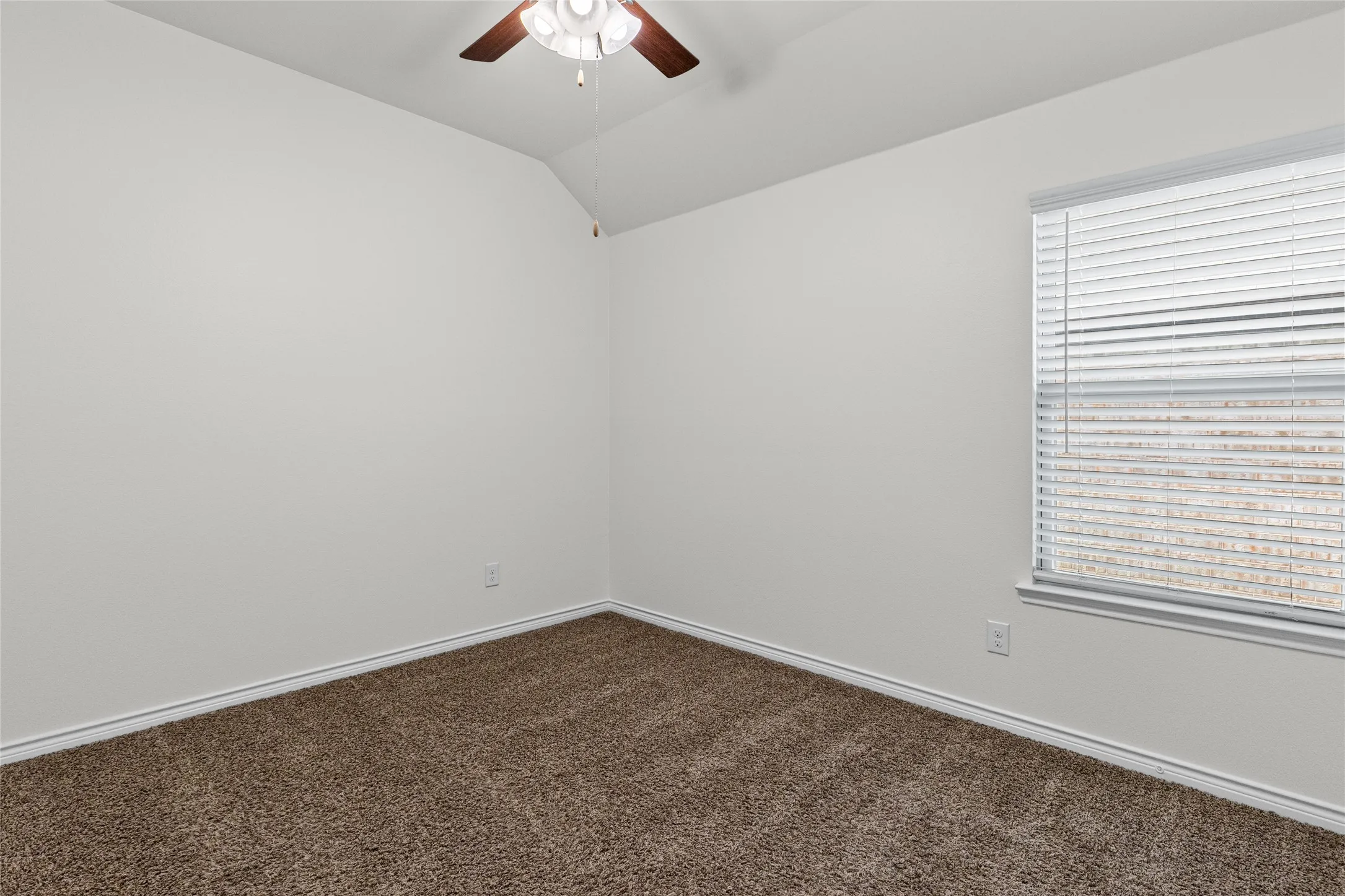 Single Family Residence For Sale in Hunt County , 228 Sunny Corner Road, Royse City, Texas 75189, 4 Bedroom, 2 Bathroom, 2 Garage spaces, 2,046 Sqft, built in 2018, mls#21366936, Real Estate Agent in Royse City, Homes For Sale in Hunt county, Homes For Sale in Royse City, Realtor in Royse City Texas, Real Estate Brokerage Independent Realty Texas, Luminita Cordes Realtor