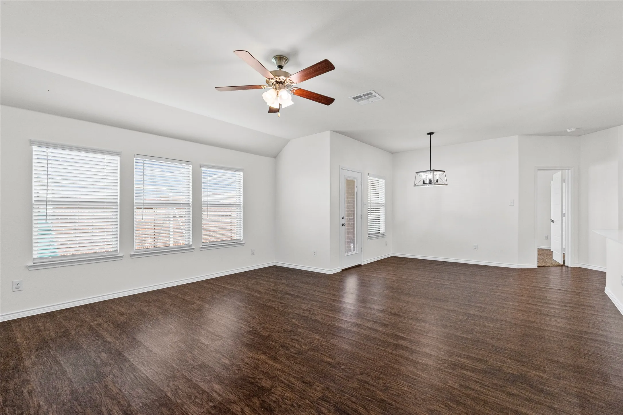 Single Family Residence For Sale in Hunt County , 228 Sunny Corner Road, Royse City, Texas 75189, 4 Bedroom, 2 Bathroom, 2 Garage spaces, 2,046 Sqft, built in 2018, mls#21366936, Real Estate Agent in Royse City, Homes For Sale in Hunt county, Homes For Sale in Royse City, Realtor in Royse City Texas, Real Estate Brokerage Independent Realty Texas, Luminita Cordes Realtor