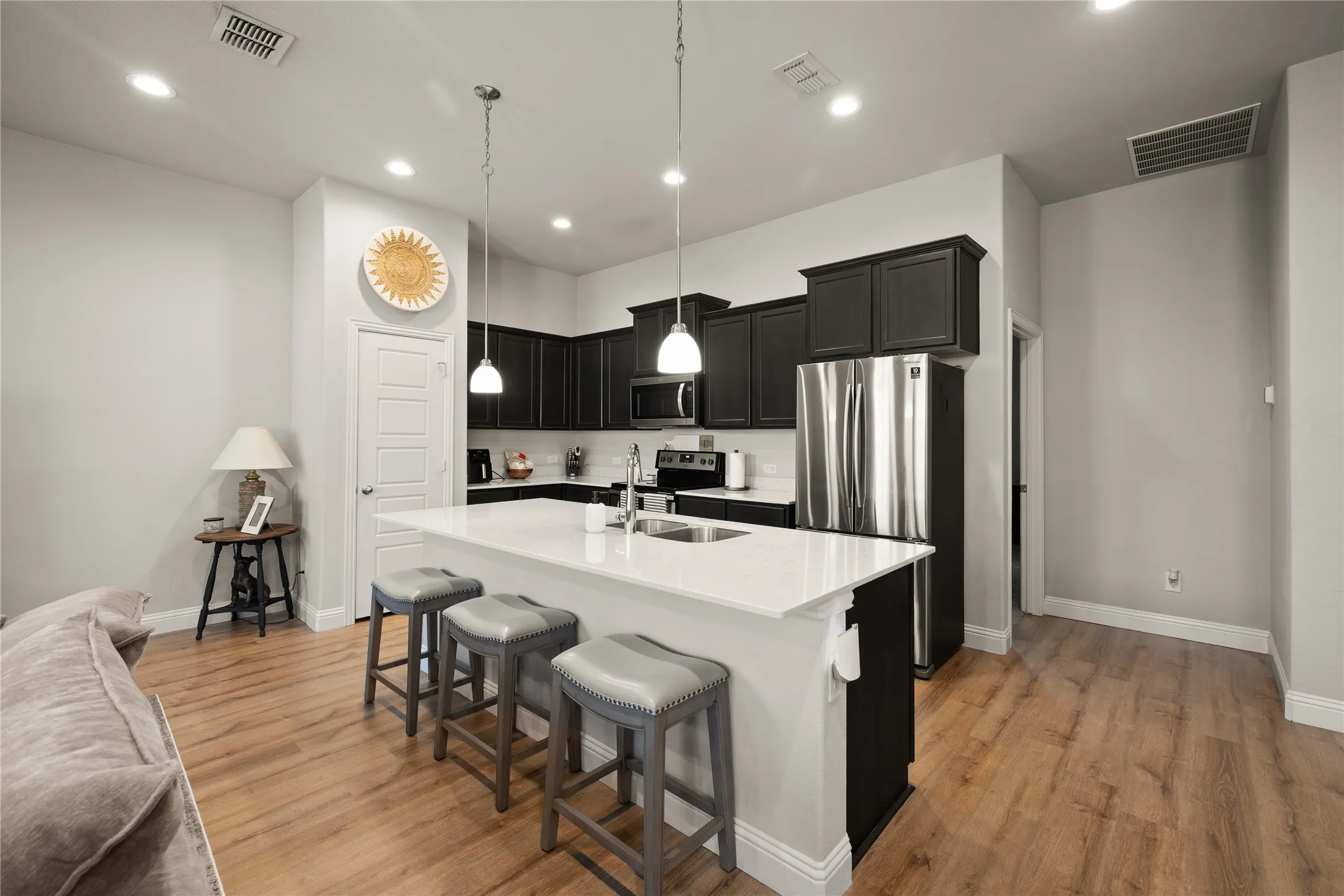 Townhouse For Rent in Tarrant County , 1920 Bel Air Drive, Arlington, Texas 76010, 2 Bedroom, 3 Bathroom, 2 Garage spaces, 1,514 Sqft, built in 2020, mls#21365682, Real Estate Agent in Arlington, Homes For Rent in Tarrant county, Homes For Rent in Arlington, Realtor in Arlington Texas, Real Estate Brokerage Independent Realty Texas, Luminita Cordes Realtor