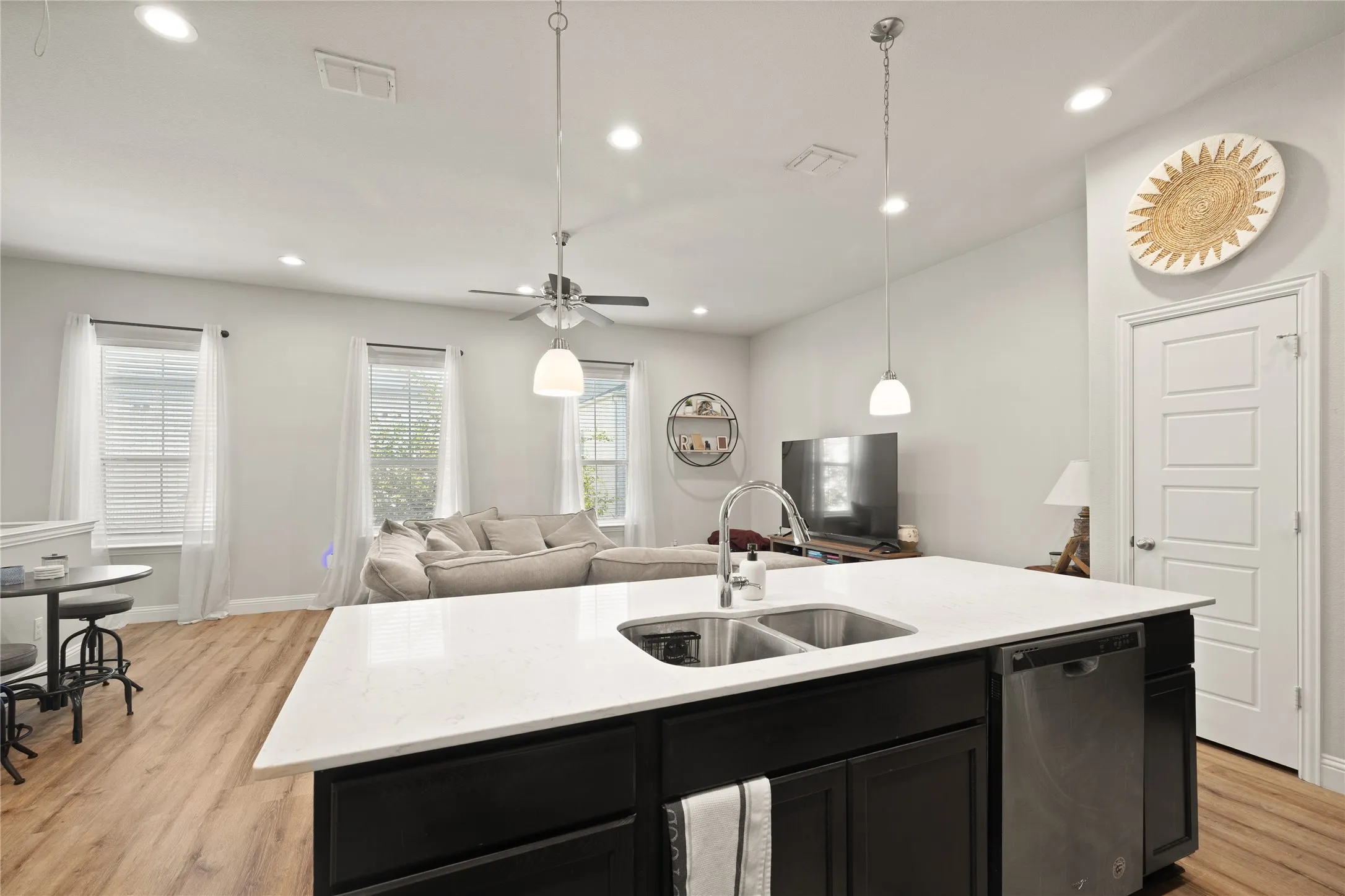 Townhouse For Rent in Tarrant County , 1920 Bel Air Drive, Arlington, Texas 76010, 2 Bedroom, 3 Bathroom, 2 Garage spaces, 1,514 Sqft, built in 2020, mls#21365682, Real Estate Agent in Arlington, Homes For Rent in Tarrant county, Homes For Rent in Arlington, Realtor in Arlington Texas, Real Estate Brokerage Independent Realty Texas, Luminita Cordes Realtor