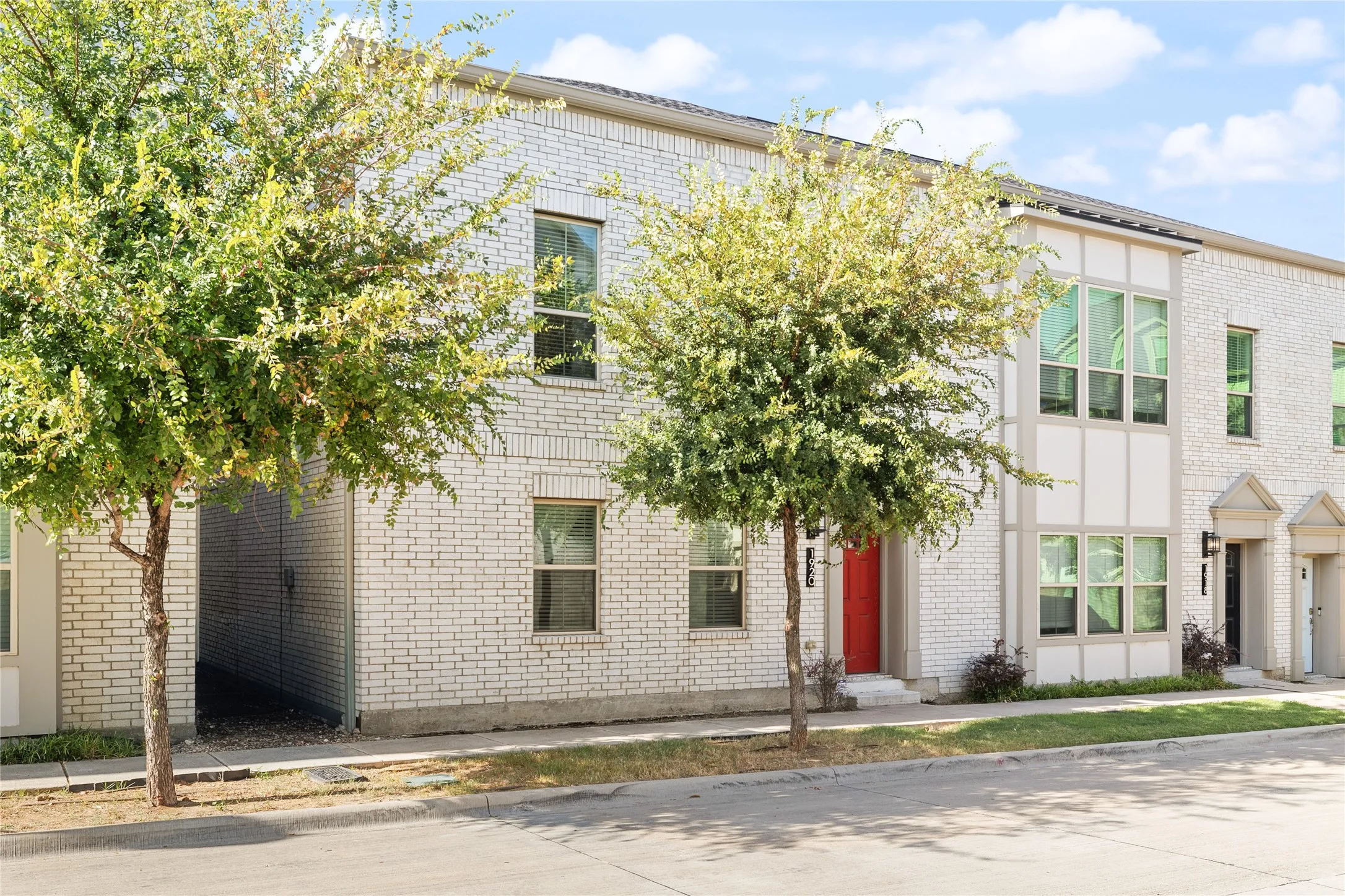 Townhouse For Rent in Tarrant County , 1920 Bel Air Drive, Arlington, Texas 76010, 2 Bedroom, 3 Bathroom, 2 Garage spaces, 1,514 Sqft, built in 2020, mls#21365682, Real Estate Agent in Arlington, Homes For Rent in Tarrant county, Homes For Rent in Arlington, Realtor in Arlington Texas, Real Estate Brokerage Independent Realty Texas, Luminita Cordes Realtor