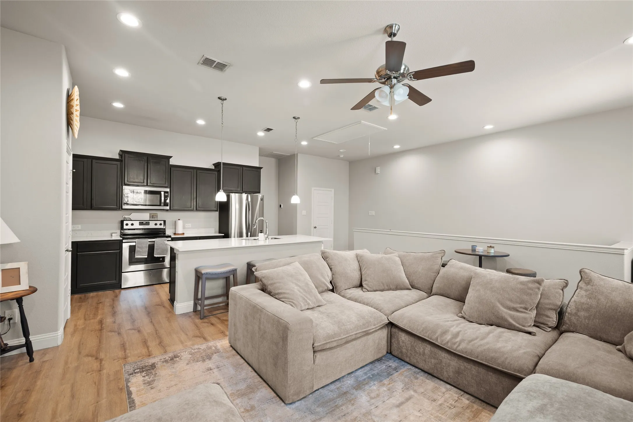 Townhouse For Rent in Tarrant County , 1920 Bel Air Drive, Arlington, Texas 76010, 2 Bedroom, 3 Bathroom, 2 Garage spaces, 1,514 Sqft, built in 2020, mls#21365682, Real Estate Agent in Arlington, Homes For Rent in Tarrant county, Homes For Rent in Arlington, Realtor in Arlington Texas, Real Estate Brokerage Independent Realty Texas, Luminita Cordes Realtor