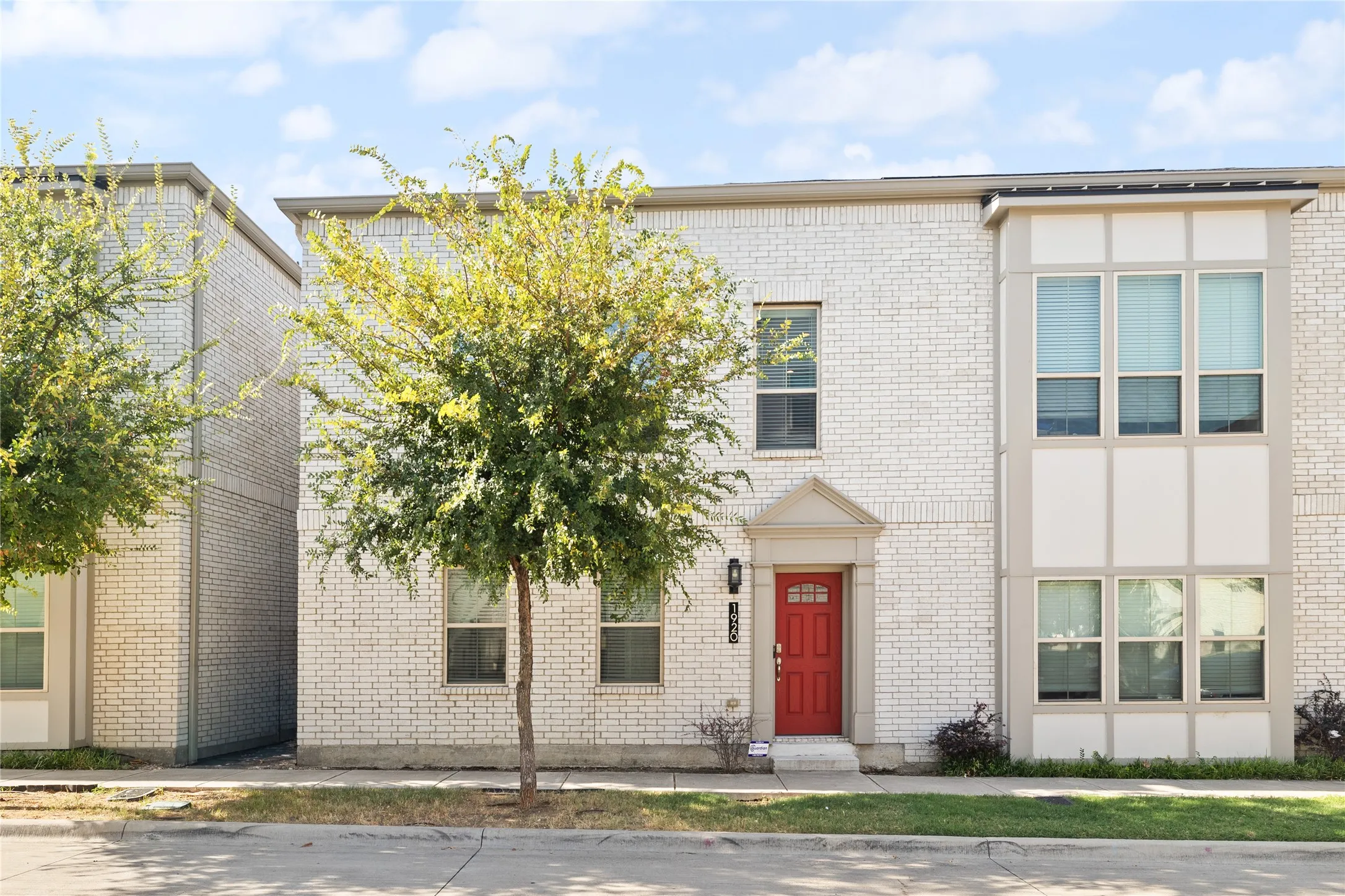 Townhouse For Rent in Tarrant County , 1920 Bel Air Drive, Arlington, Texas 76010, 2 Bedroom, 3 Bathroom, 2 Garage spaces, 1,514 Sqft, built in 2020, mls#21365682, Real Estate Agent in Arlington, Homes For Rent in Tarrant county, Homes For Rent in Arlington, Realtor in Arlington Texas, Real Estate Brokerage Independent Realty Texas, Luminita Cordes Realtor