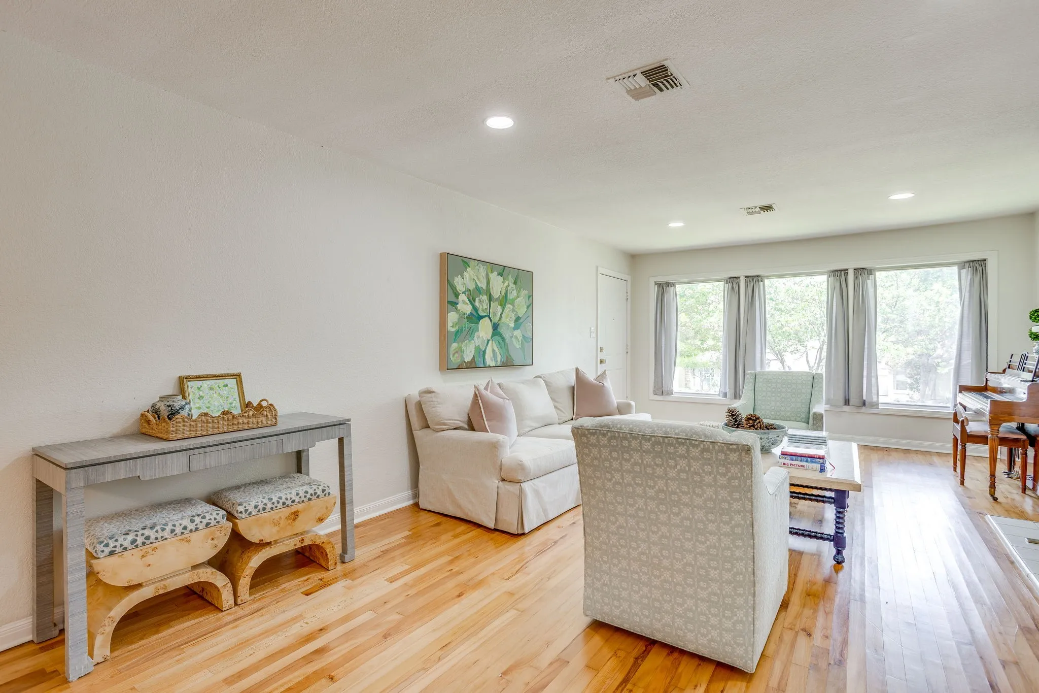 Single Family Residence For Sale in Tarrant County , 2541 Walsh Court, Fort Worth, Texas 76109, 3 Bedroom, 3 Bathroom, Garage spaces, 1,934 Sqft, built in 1948, mls#21367317, Real Estate Agent in Fort Worth, Homes For Sale in Tarrant county, Homes For Sale in Fort Worth, Realtor in Fort Worth Texas, Real Estate Brokerage Independent Realty Texas, Luminita Cordes Realtor