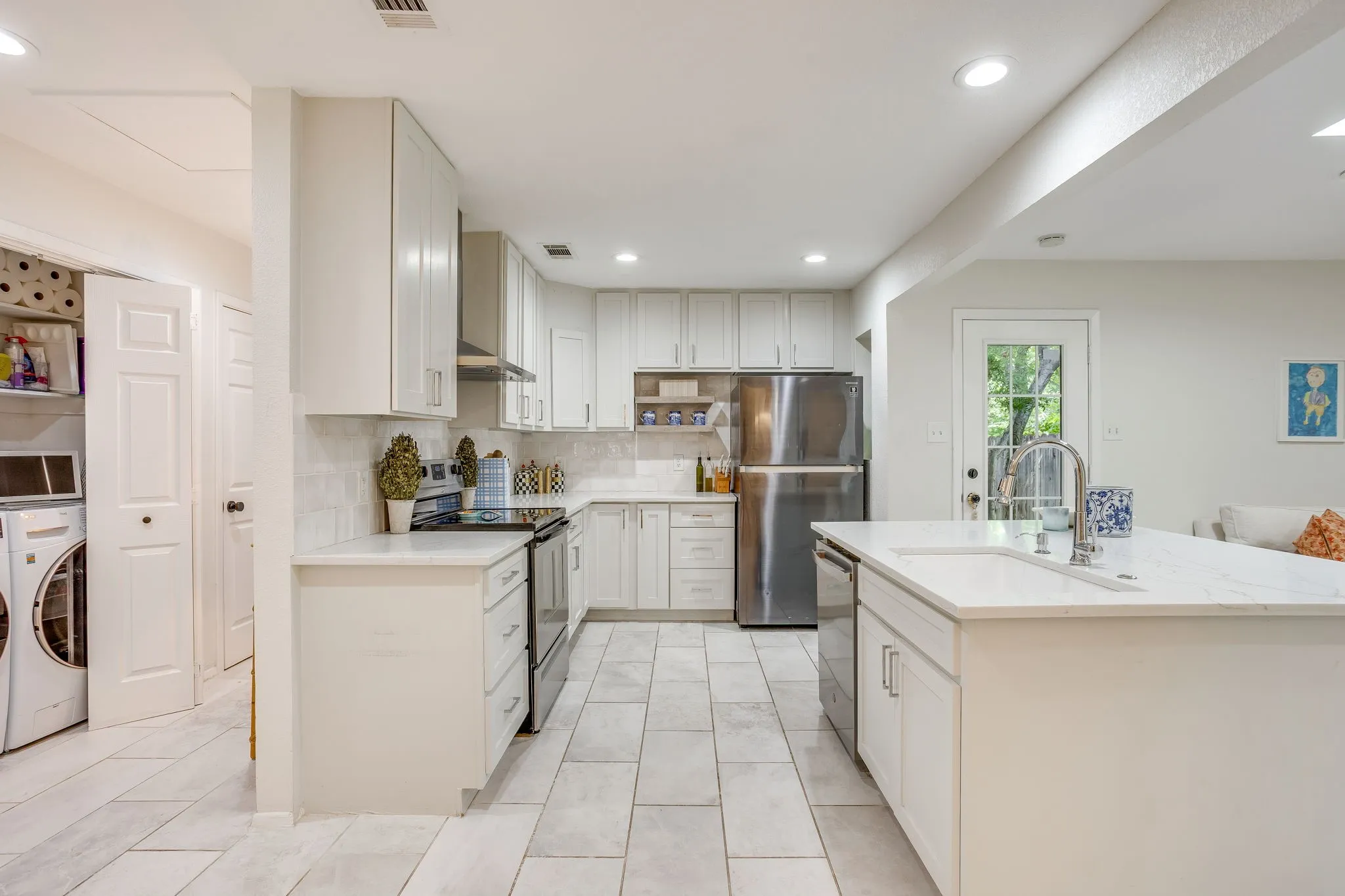 Single Family Residence For Sale in Tarrant County , 2541 Walsh Court, Fort Worth, Texas 76109, 3 Bedroom, 3 Bathroom, Garage spaces, 1,934 Sqft, built in 1948, mls#21367317, Real Estate Agent in Fort Worth, Homes For Sale in Tarrant county, Homes For Sale in Fort Worth, Realtor in Fort Worth Texas, Real Estate Brokerage Independent Realty Texas, Luminita Cordes Realtor