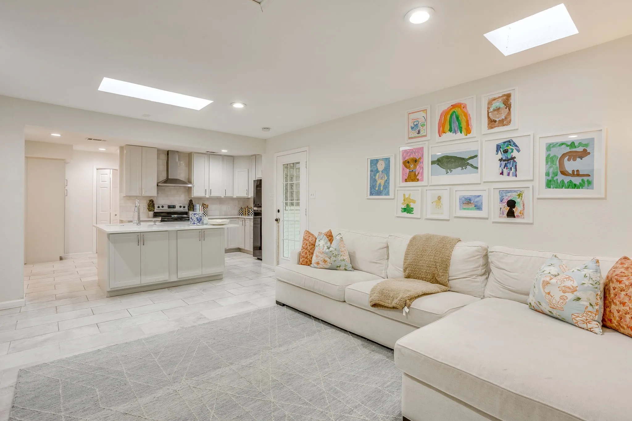 Single Family Residence For Sale in Tarrant County , 2541 Walsh Court, Fort Worth, Texas 76109, 3 Bedroom, 3 Bathroom, Garage spaces, 1,934 Sqft, built in 1948, mls#21367317, Real Estate Agent in Fort Worth, Homes For Sale in Tarrant county, Homes For Sale in Fort Worth, Realtor in Fort Worth Texas, Real Estate Brokerage Independent Realty Texas, Luminita Cordes Realtor