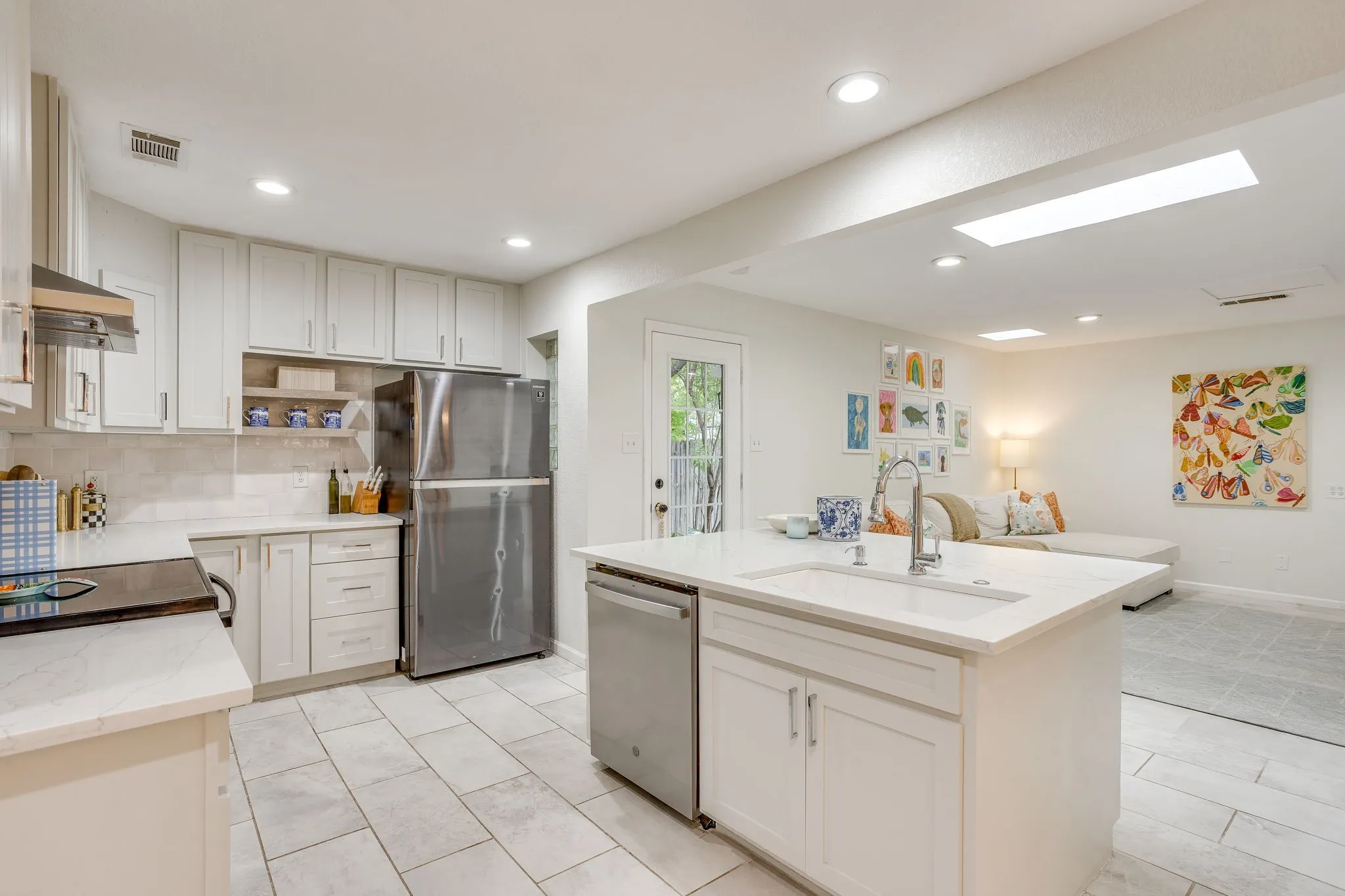 Single Family Residence For Sale in Tarrant County , 2541 Walsh Court, Fort Worth, Texas 76109, 3 Bedroom, 3 Bathroom, Garage spaces, 1,934 Sqft, built in 1948, mls#21367317, Real Estate Agent in Fort Worth, Homes For Sale in Tarrant county, Homes For Sale in Fort Worth, Realtor in Fort Worth Texas, Real Estate Brokerage Independent Realty Texas, Luminita Cordes Realtor