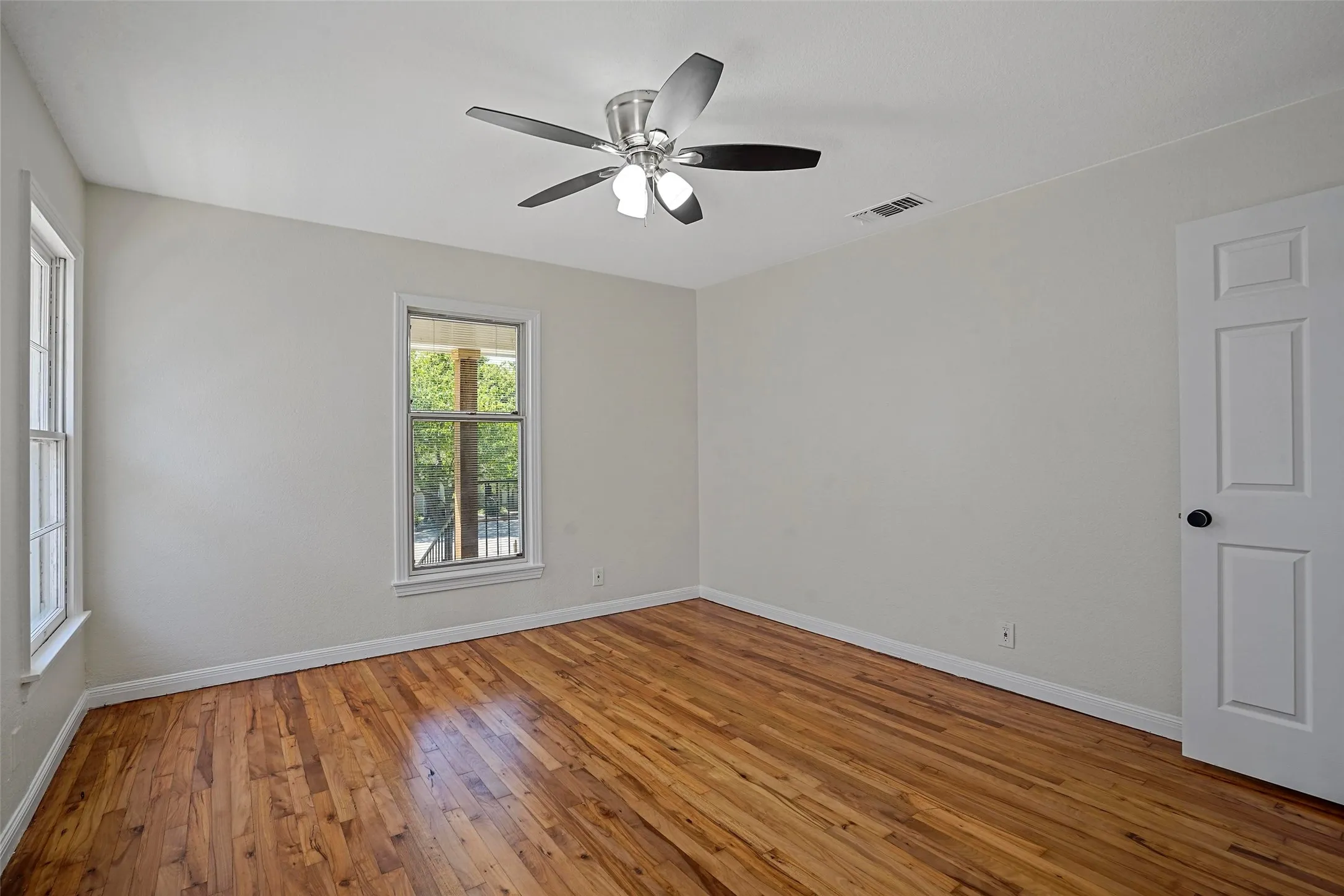Single Family Residence For Sale in Tarrant County , 2541 Walsh Court, Fort Worth, Texas 76109, 3 Bedroom, 3 Bathroom, Garage spaces, 1,934 Sqft, built in 1948, mls#21367317, Real Estate Agent in Fort Worth, Homes For Sale in Tarrant county, Homes For Sale in Fort Worth, Realtor in Fort Worth Texas, Real Estate Brokerage Independent Realty Texas, Luminita Cordes Realtor