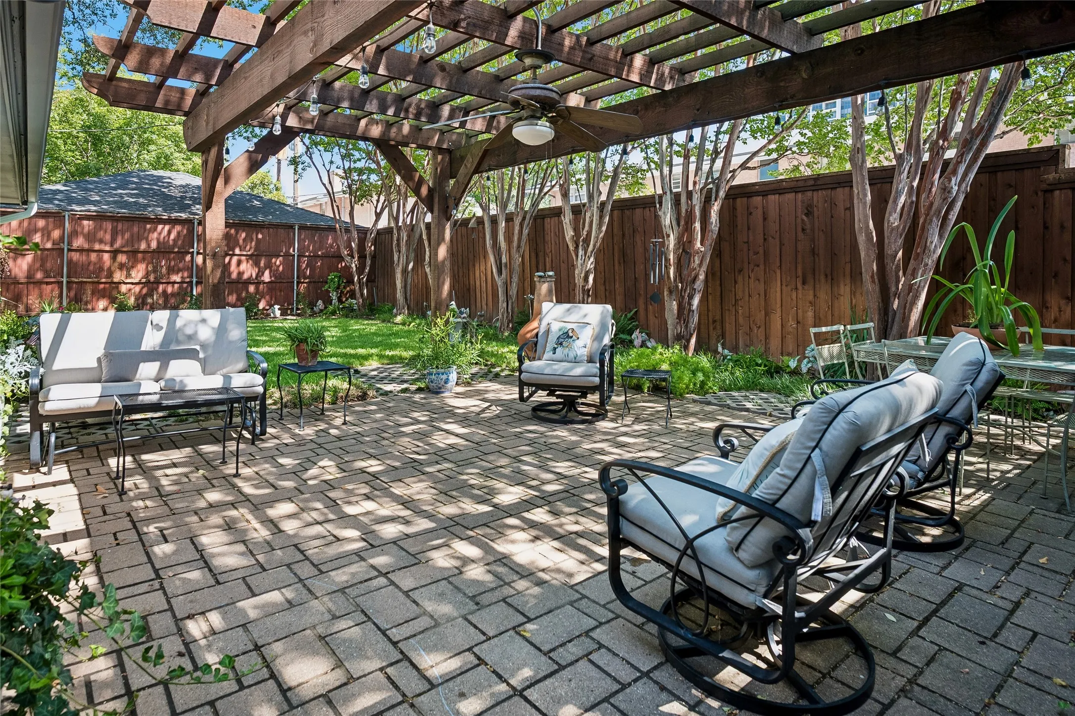 Single Family Residence For Sale in Dallas County , 6236 del Norte Lane, Dallas, Texas 75225, 4 Bedroom, 4 Bathroom, 2 Garage spaces, 3,108 Sqft, built in 1951, mls#21367320, Real Estate Agent in Dallas, Homes For Sale in Dallas county, Homes For Sale in Dallas, Realtor in Dallas Texas, Real Estate Brokerage Independent Realty Texas, Luminita Cordes Realtor