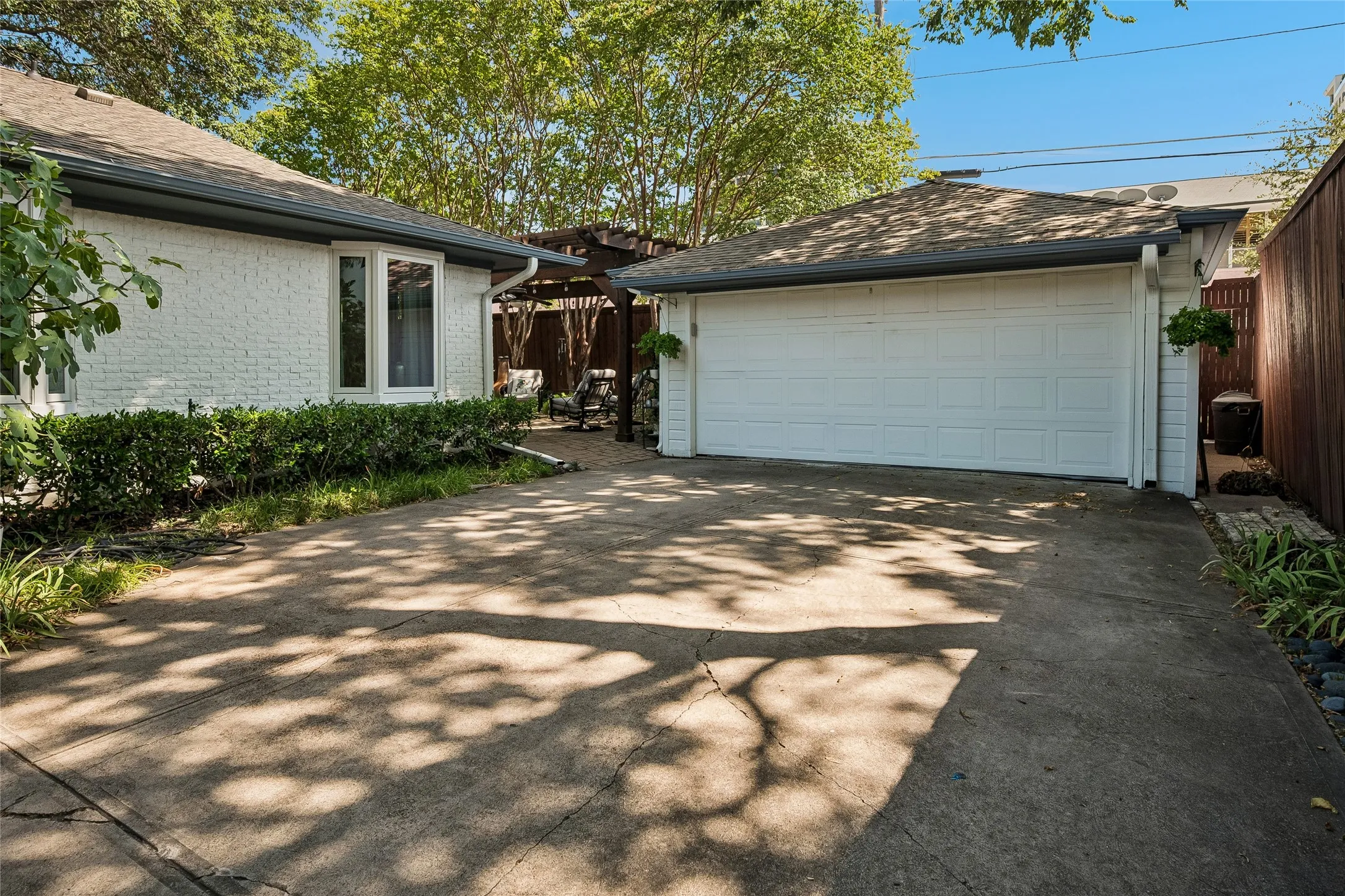 Single Family Residence For Sale in Dallas County , 6236 del Norte Lane, Dallas, Texas 75225, 4 Bedroom, 4 Bathroom, 2 Garage spaces, 3,108 Sqft, built in 1951, mls#21367320, Real Estate Agent in Dallas, Homes For Sale in Dallas county, Homes For Sale in Dallas, Realtor in Dallas Texas, Real Estate Brokerage Independent Realty Texas, Luminita Cordes Realtor