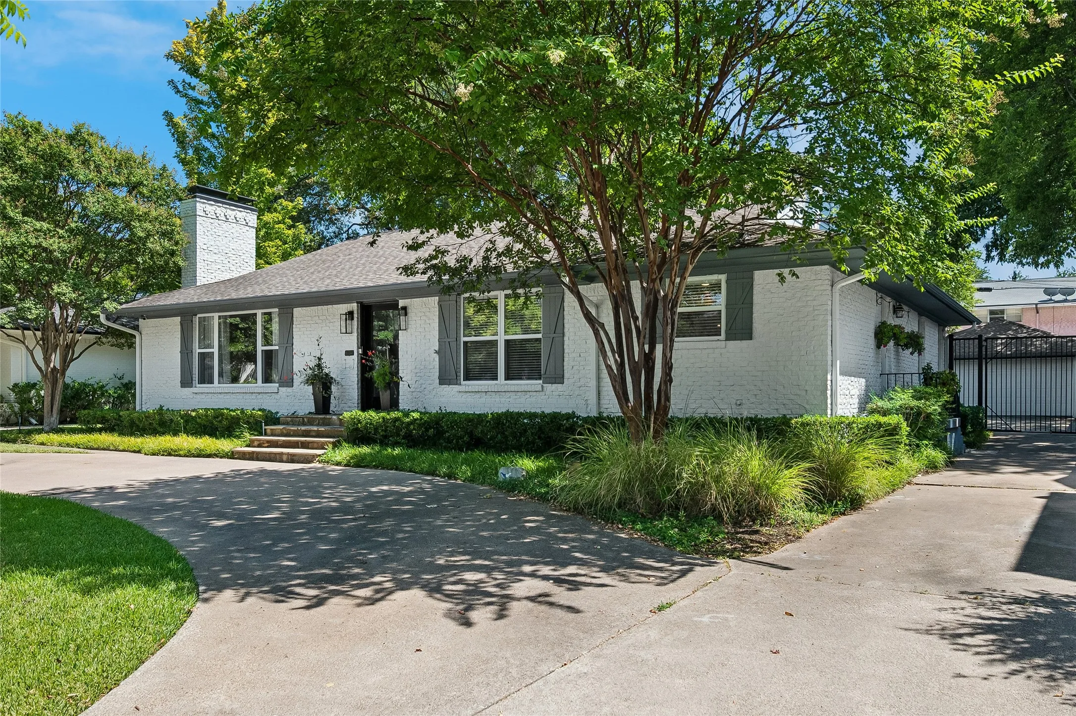 Single Family Residence For Sale in Dallas County , 6236 del Norte Lane, Dallas, Texas 75225, 4 Bedroom, 4 Bathroom, 2 Garage spaces, 3,108 Sqft, built in 1951, mls#21367320, Real Estate Agent in Dallas, Homes For Sale in Dallas county, Homes For Sale in Dallas, Realtor in Dallas Texas, Real Estate Brokerage Independent Realty Texas, Luminita Cordes Realtor