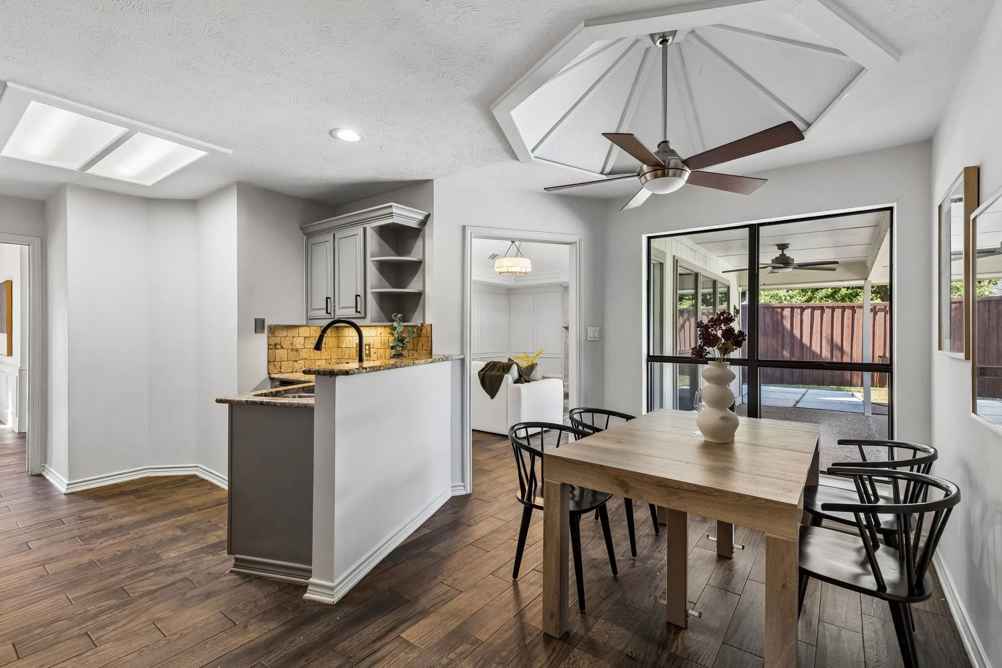 Single Family Residence For Sale in Collin County , 1015 Sandy Creek Drive, Allen, Texas 75002, 4 Bedroom, 3 Bathroom, 2 Garage spaces, 2,220 Sqft, built in 1987, mls#21367126, Real Estate Agent in Allen, Homes For Sale in Collin county, Homes For Sale in Allen, Realtor in Allen Texas, Real Estate Brokerage Independent Realty Texas, Luminita Cordes Realtor