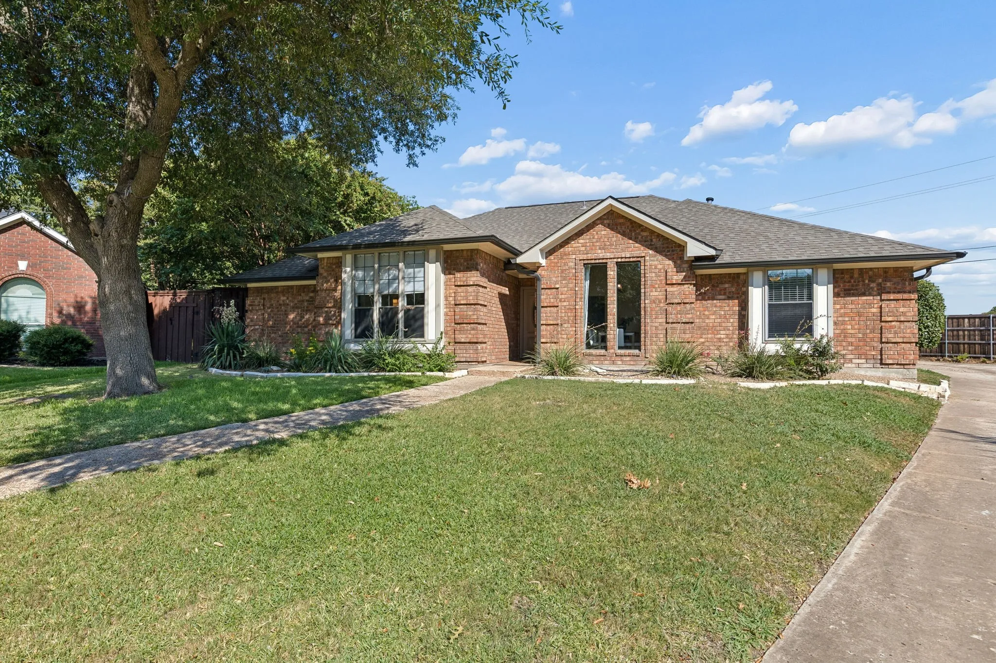 Single Family Residence For Sale in Collin County , 1015 Sandy Creek Drive, Allen, Texas 75002, 4 Bedroom, 3 Bathroom, 2 Garage spaces, 2,220 Sqft, built in 1987, mls#21367126, Real Estate Agent in Allen, Homes For Sale in Collin county, Homes For Sale in Allen, Realtor in Allen Texas, Real Estate Brokerage Independent Realty Texas, Luminita Cordes Realtor