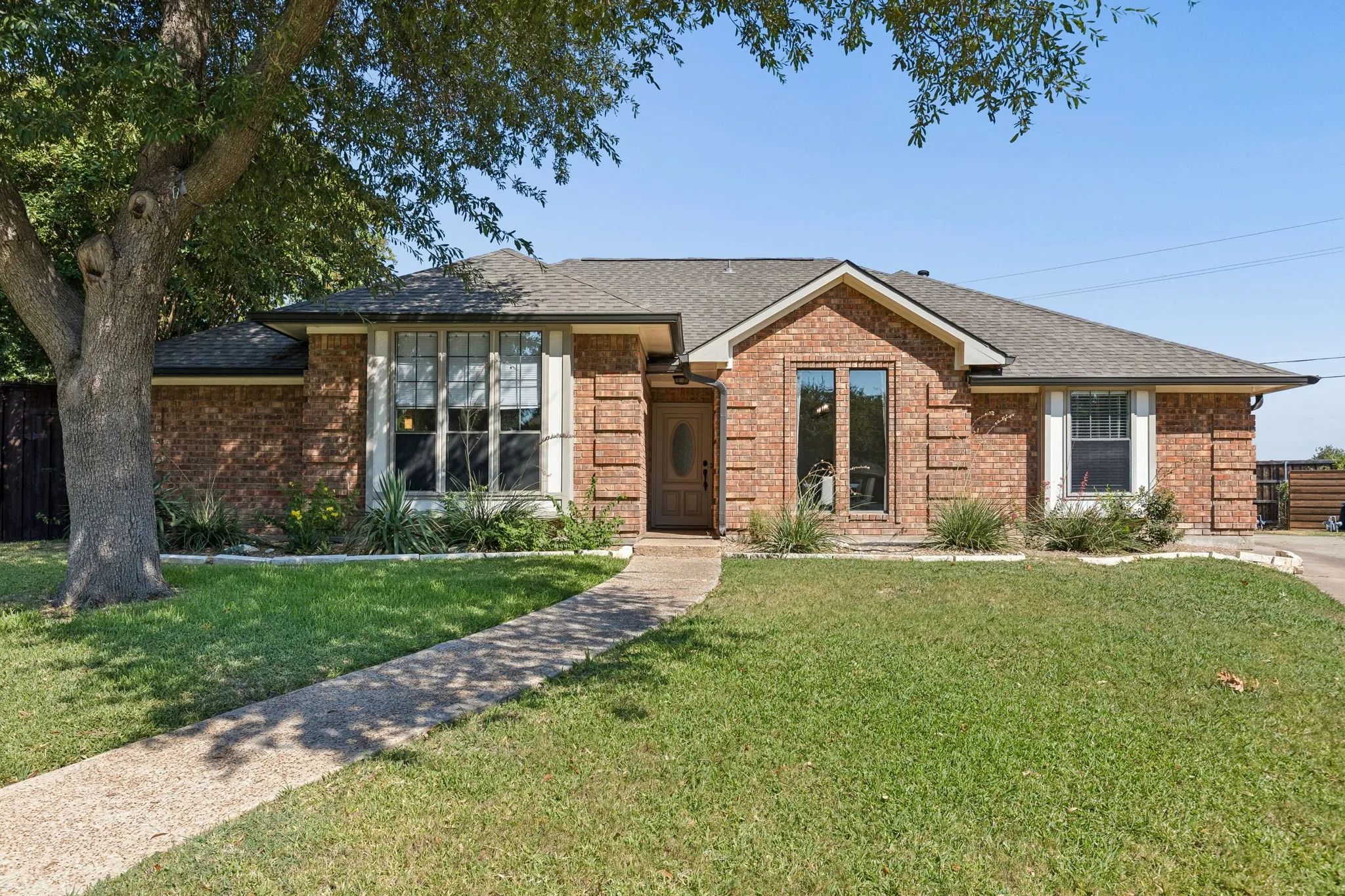 Single Family Residence For Sale in Collin County , 1015 Sandy Creek Drive, Allen, Texas 75002, 4 Bedroom, 3 Bathroom, 2 Garage spaces, 2,220 Sqft, built in 1987, mls#21367126, Real Estate Agent in Allen, Homes For Sale in Collin county, Homes For Sale in Allen, Realtor in Allen Texas, Real Estate Brokerage Independent Realty Texas, Luminita Cordes Realtor