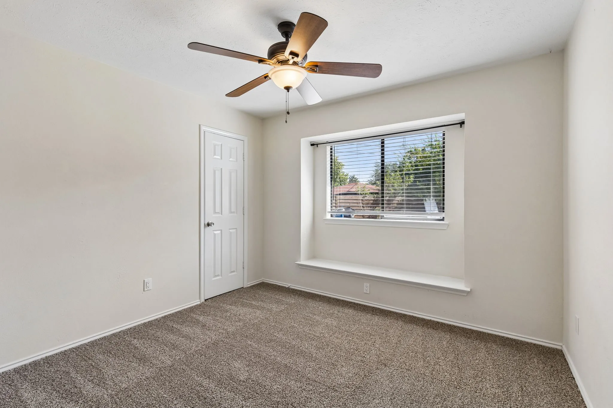Single Family Residence For Sale in Collin County , 1015 Sandy Creek Drive, Allen, Texas 75002, 4 Bedroom, 3 Bathroom, 2 Garage spaces, 2,220 Sqft, built in 1987, mls#21367126, Real Estate Agent in Allen, Homes For Sale in Collin county, Homes For Sale in Allen, Realtor in Allen Texas, Real Estate Brokerage Independent Realty Texas, Luminita Cordes Realtor