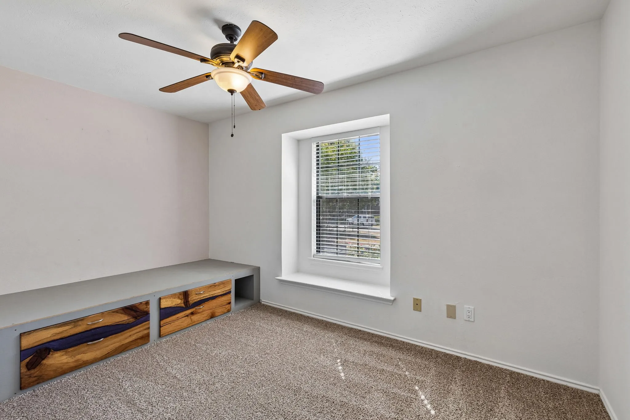 Single Family Residence For Sale in Collin County , 1015 Sandy Creek Drive, Allen, Texas 75002, 4 Bedroom, 3 Bathroom, 2 Garage spaces, 2,220 Sqft, built in 1987, mls#21367126, Real Estate Agent in Allen, Homes For Sale in Collin county, Homes For Sale in Allen, Realtor in Allen Texas, Real Estate Brokerage Independent Realty Texas, Luminita Cordes Realtor