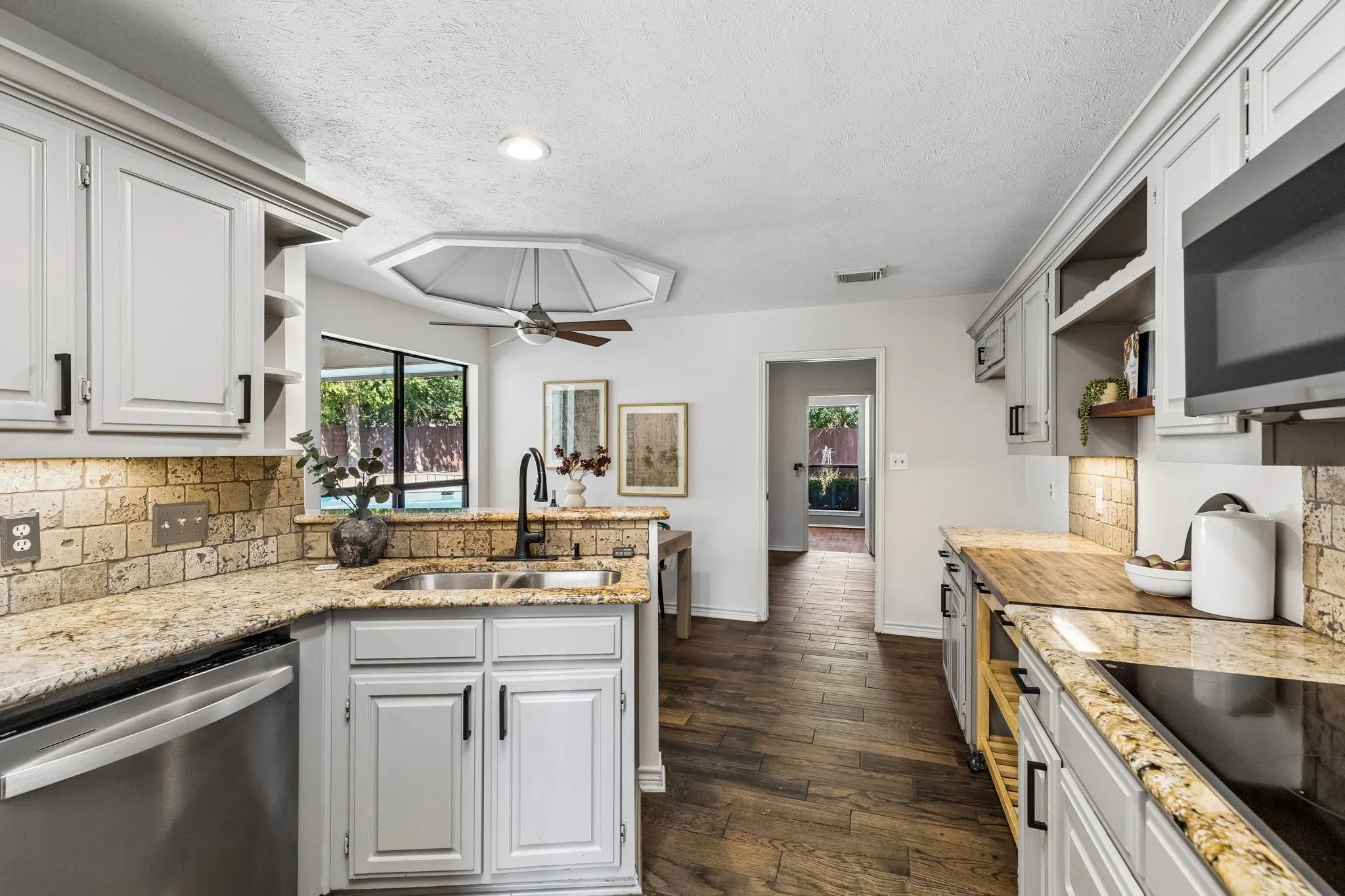 Single Family Residence For Sale in Collin County , 1015 Sandy Creek Drive, Allen, Texas 75002, 4 Bedroom, 3 Bathroom, 2 Garage spaces, 2,220 Sqft, built in 1987, mls#21367126, Real Estate Agent in Allen, Homes For Sale in Collin county, Homes For Sale in Allen, Realtor in Allen Texas, Real Estate Brokerage Independent Realty Texas, Luminita Cordes Realtor