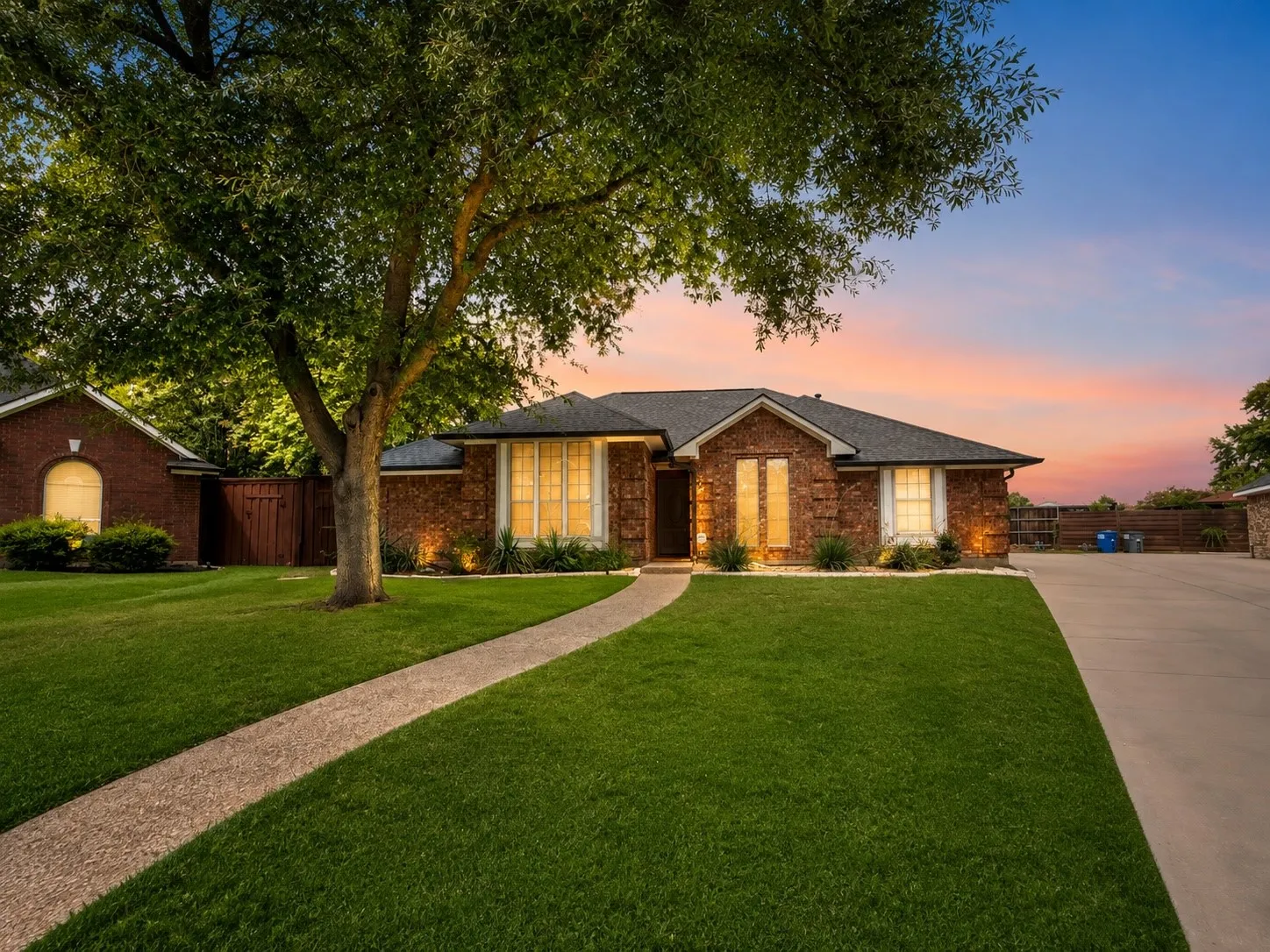 Single Family Residence For Sale in Collin County , 1015 Sandy Creek Drive, Allen, Texas 75002, 4 Bedroom, 3 Bathroom, 2 Garage spaces, 2,220 Sqft, built in 1987, mls#21367126, Real Estate Agent in Allen, Homes For Sale in Collin county, Homes For Sale in Allen, Realtor in Allen Texas, Real Estate Brokerage Independent Realty Texas, Luminita Cordes Realtor