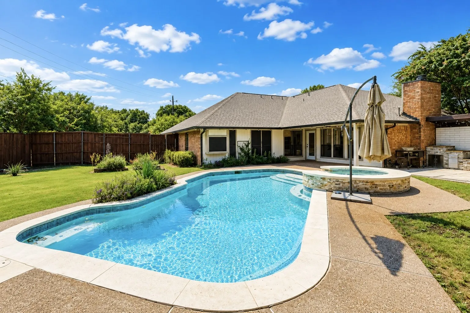 Single Family Residence For Sale in Collin County , 1015 Sandy Creek Drive, Allen, Texas 75002, 4 Bedroom, 3 Bathroom, 2 Garage spaces, 2,220 Sqft, built in 1987, mls#21367126, Real Estate Agent in Allen, Homes For Sale in Collin county, Homes For Sale in Allen, Realtor in Allen Texas, Real Estate Brokerage Independent Realty Texas, Luminita Cordes Realtor