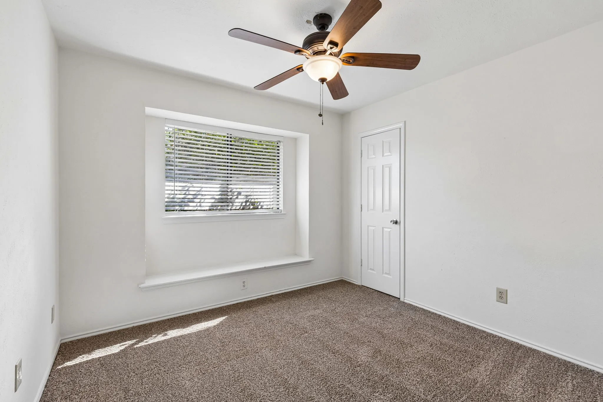 Single Family Residence For Sale in Collin County , 1015 Sandy Creek Drive, Allen, Texas 75002, 4 Bedroom, 3 Bathroom, 2 Garage spaces, 2,220 Sqft, built in 1987, mls#21367126, Real Estate Agent in Allen, Homes For Sale in Collin county, Homes For Sale in Allen, Realtor in Allen Texas, Real Estate Brokerage Independent Realty Texas, Luminita Cordes Realtor